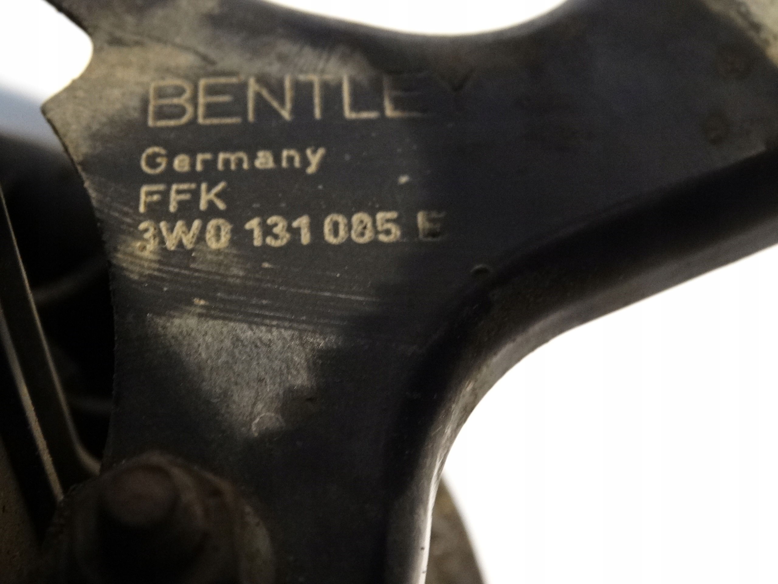 IDEALNE POMPY LUFT WTORNEGO BENTLEY 6.0 V12 1