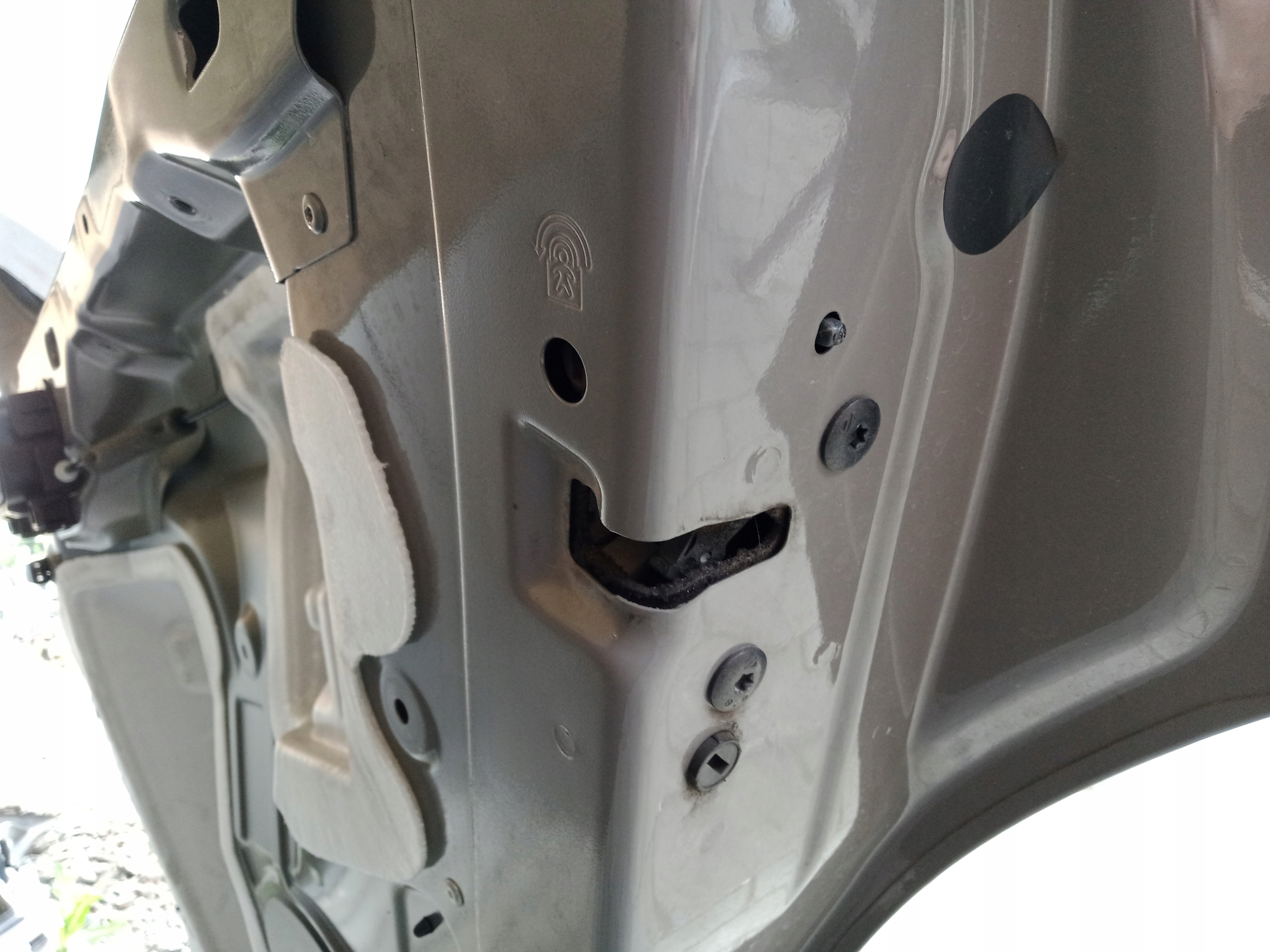 CITROEN C4 CACTUS 14-17 ZAMEK Z DRZWI - PRAWY TYLNY