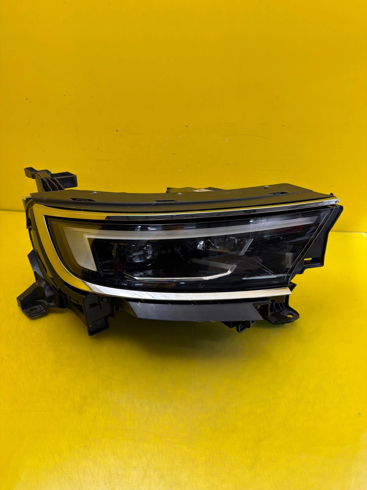 light right front Opel Mokka B Matrix 9834016880