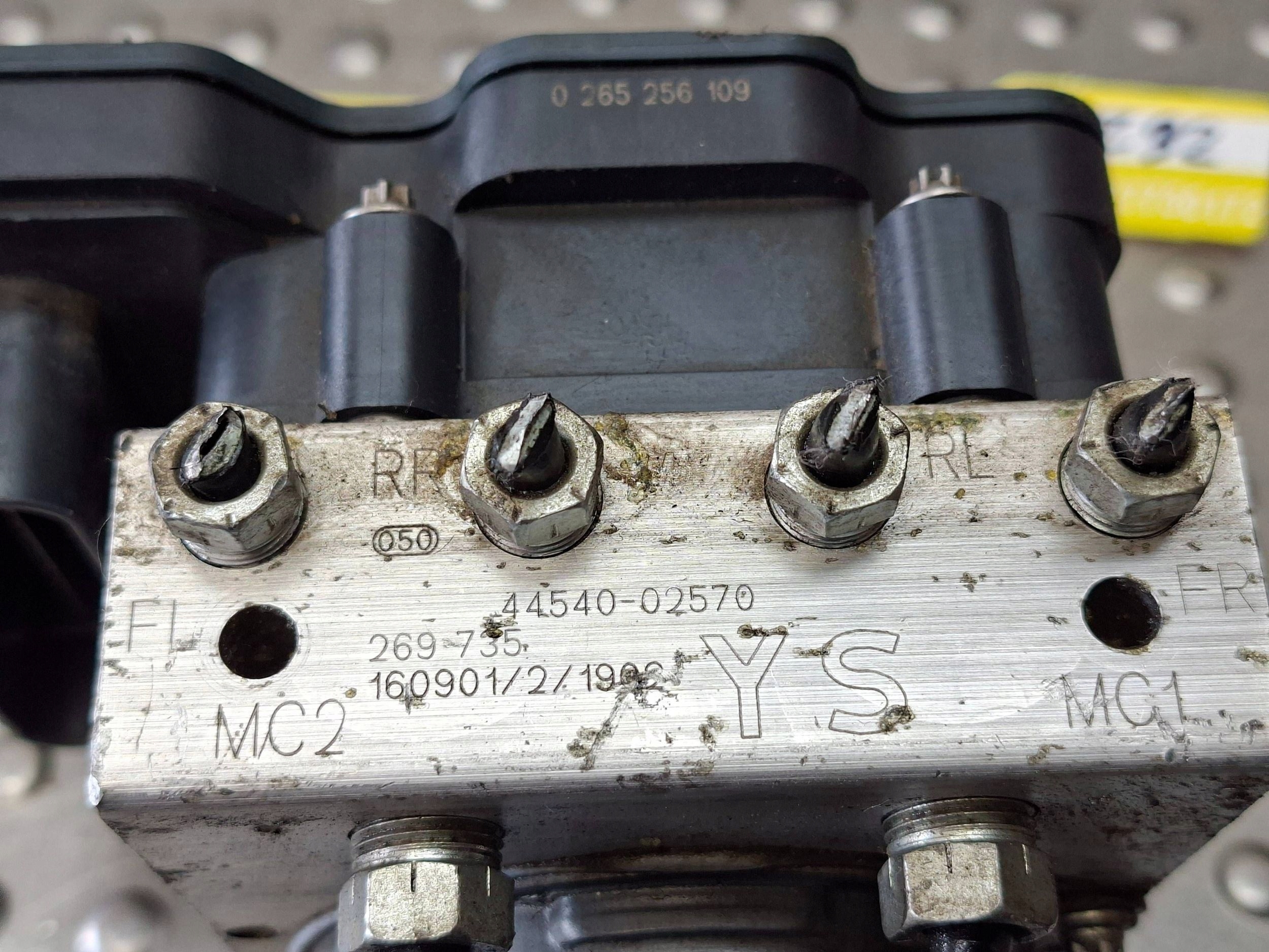 pump control unit ABS TOYOTA COROLLA E16 LIFT 0265956504 44540-02570