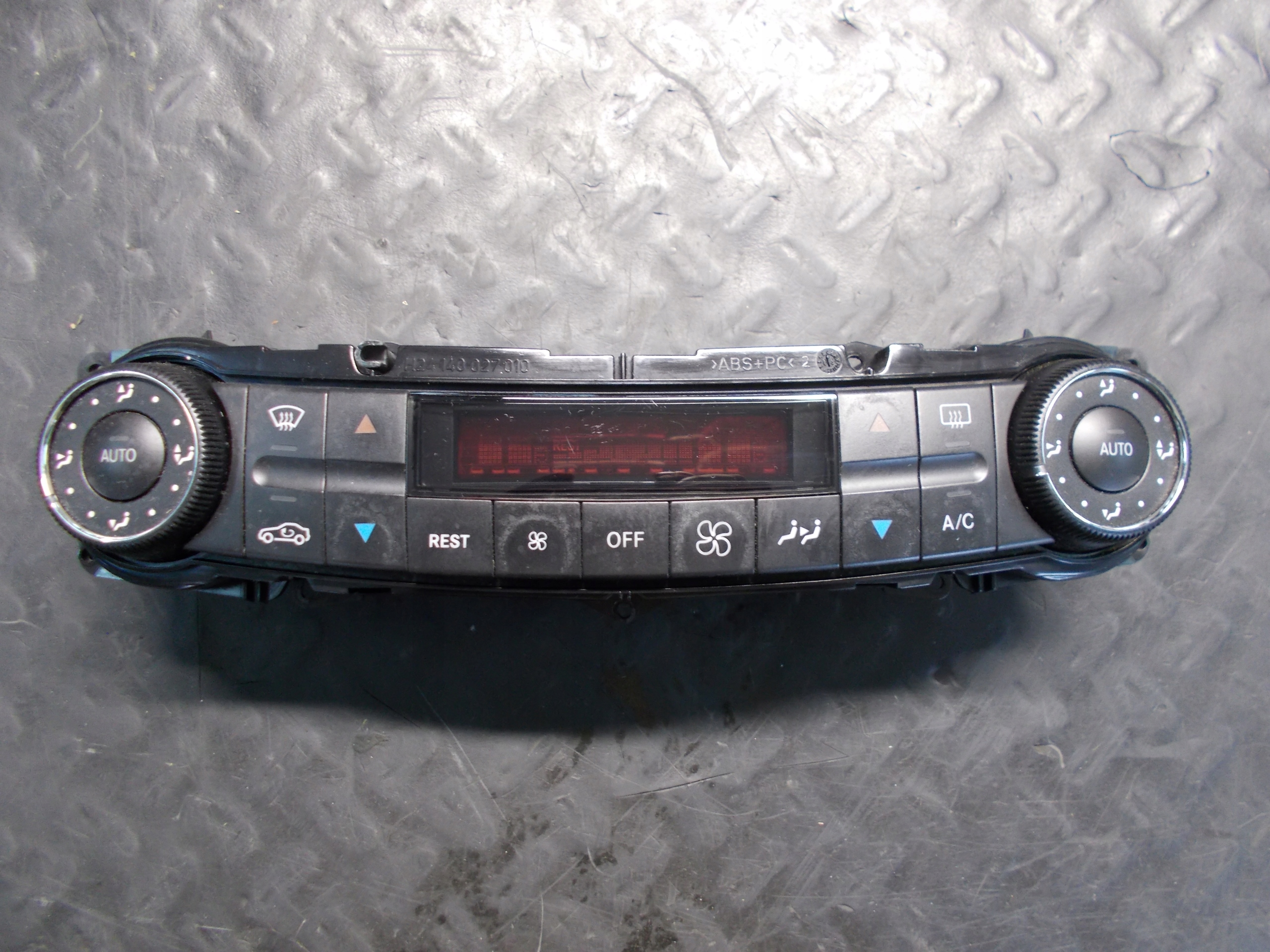 2118301785 - Панель вентиляционного отверстия MERCEDES W211