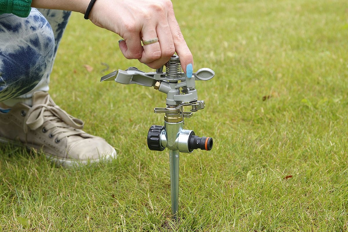 Zraszacz Ogrodowy Pulsacyjny Metalowy Wbijany 360° Na Szpilce Do Nawodnień Marka Bradas