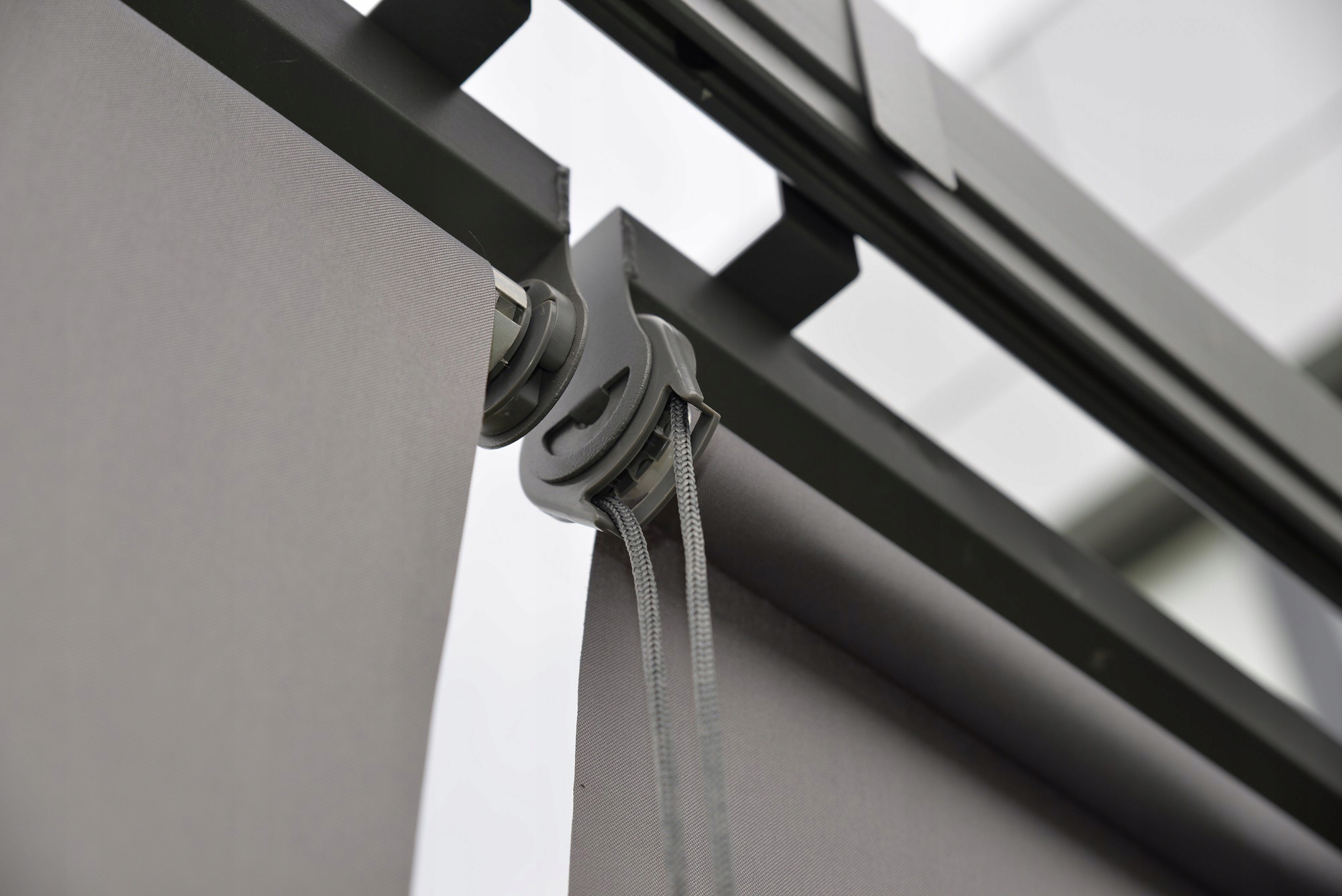 Vertikální roleta do pergoly Irda šedá 170 x 225 cm