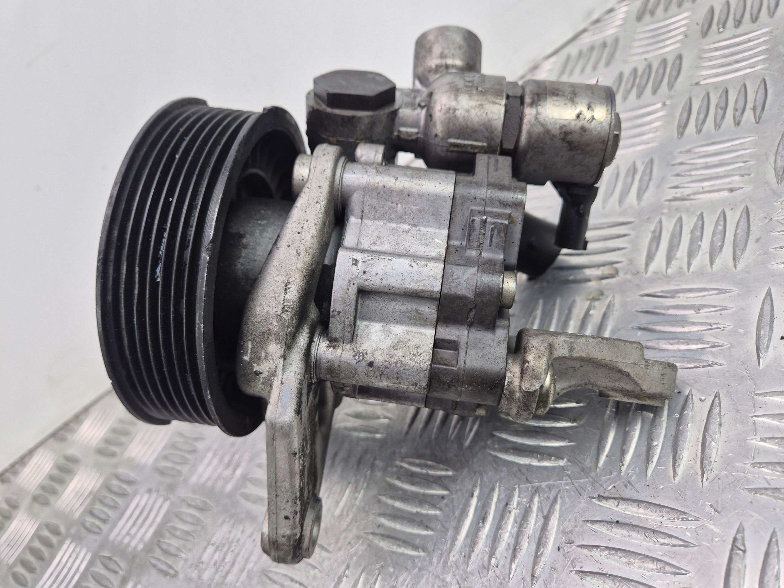 BMW 3 E90 E91 335i Pompa servosterzo 6779245 N54B30A