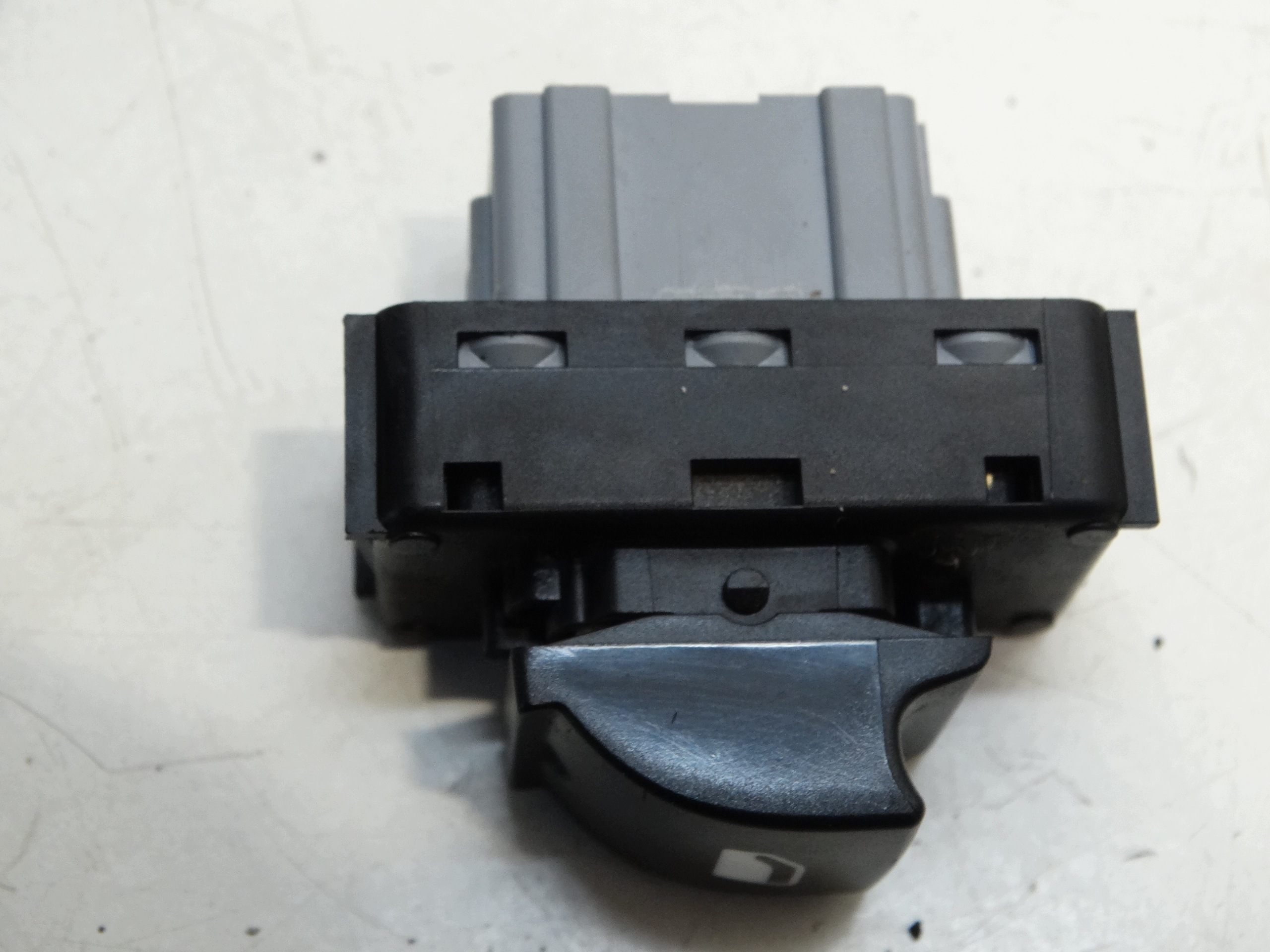 window control switch right front CITROEN C4 CACTUS 2016R.