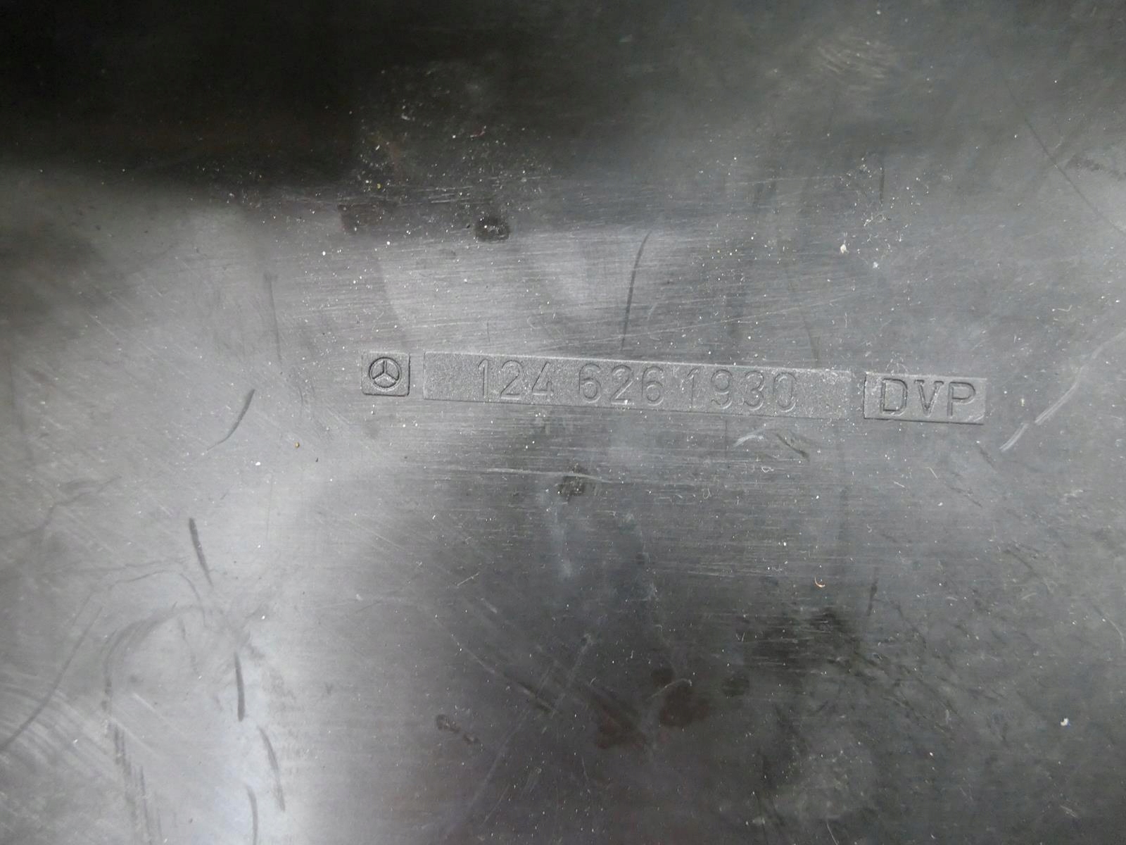 MERCEDES E W124 2.2 b M111 motor cover lower