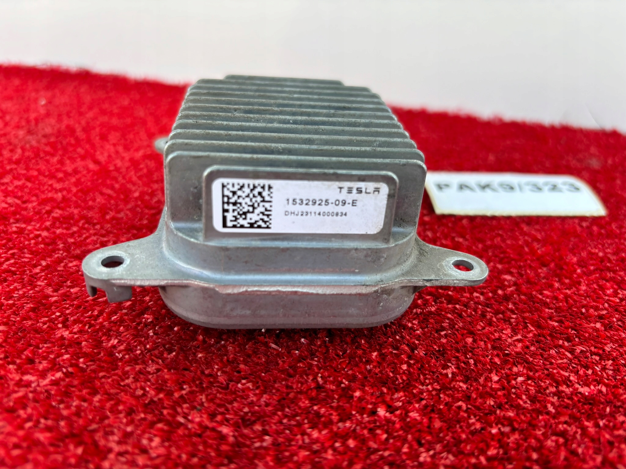 TESLA Y 3 LIFT control unit lights module LED 1532925-06-E PAK9/323