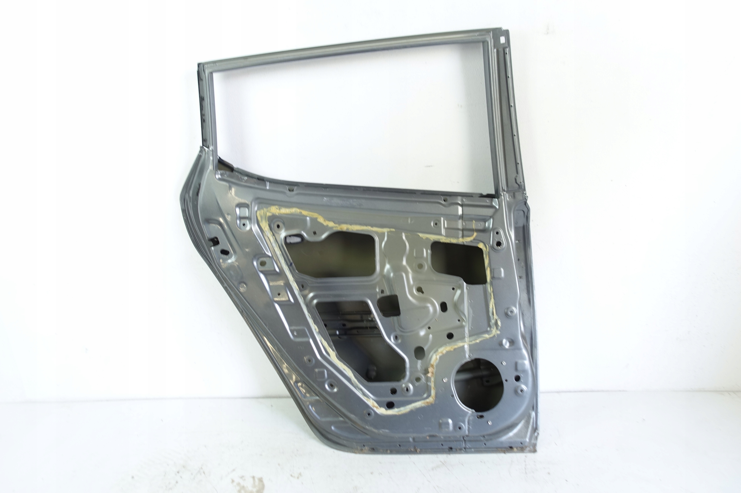 NISSAN LEAF II 2 2017- door left rear part left rear.