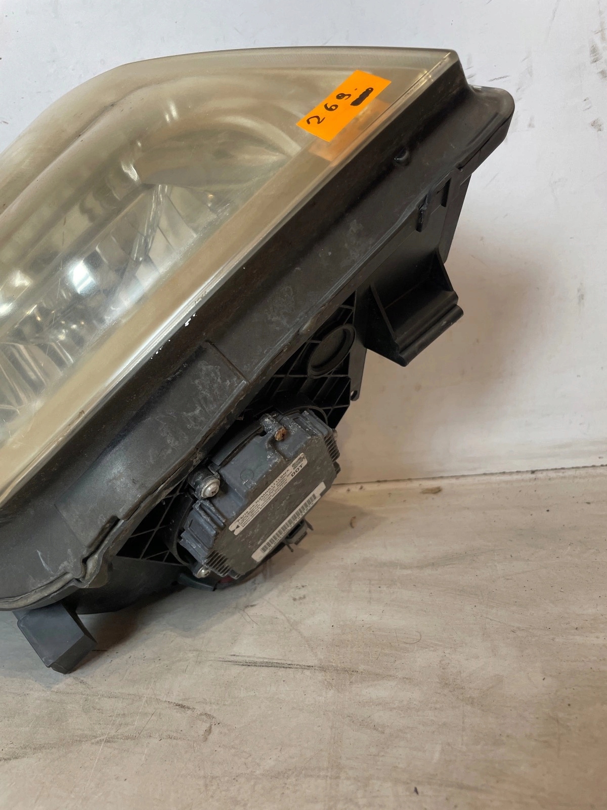 light front front right Nissan Elgrand E51 Xenon UK