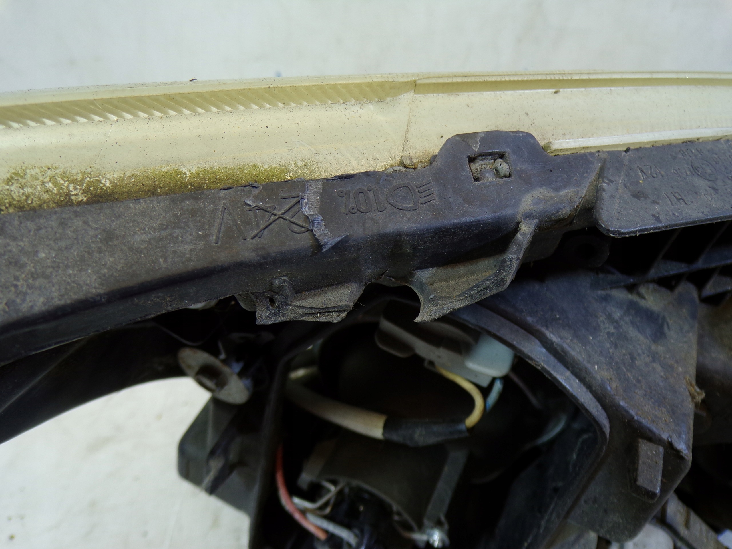 light front front left TOYOTA AVENSIS T25 (4) (K)