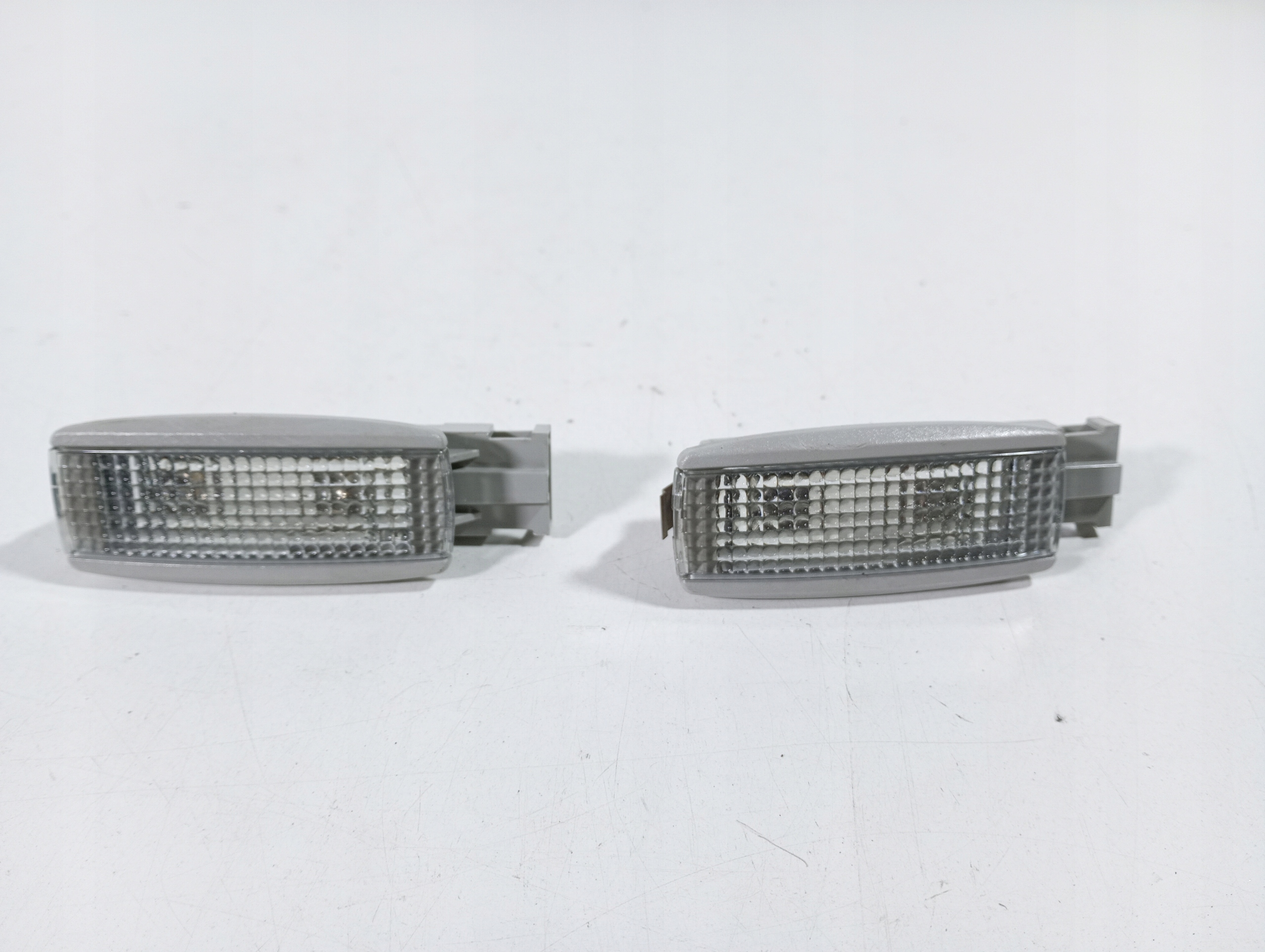 VW Golf IV 4 97-03 OSWIETLENIE cabs light inner OE 3B0947113