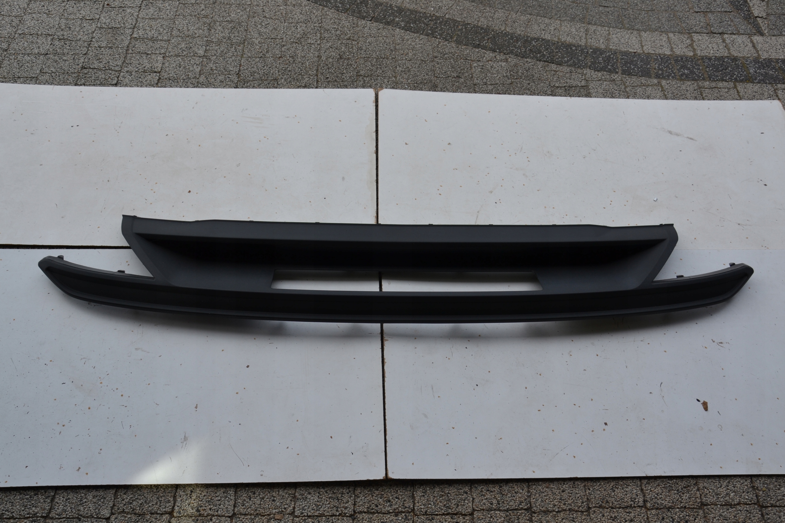 Audi A3 8y 20-задній бампер для губ 8y4807521 голка