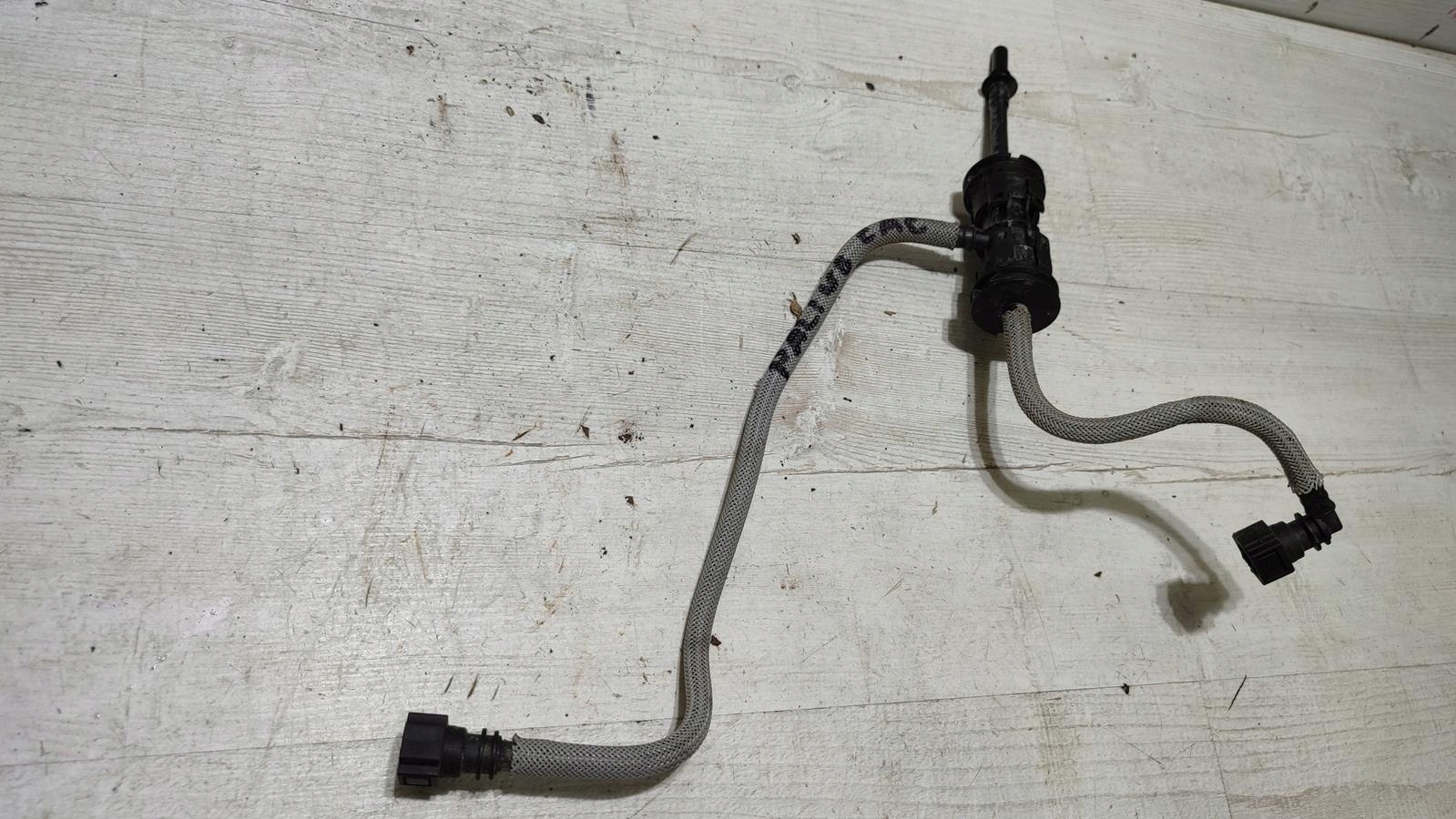 fuel line 1.2 THP Citroen C4 Cactus Lift