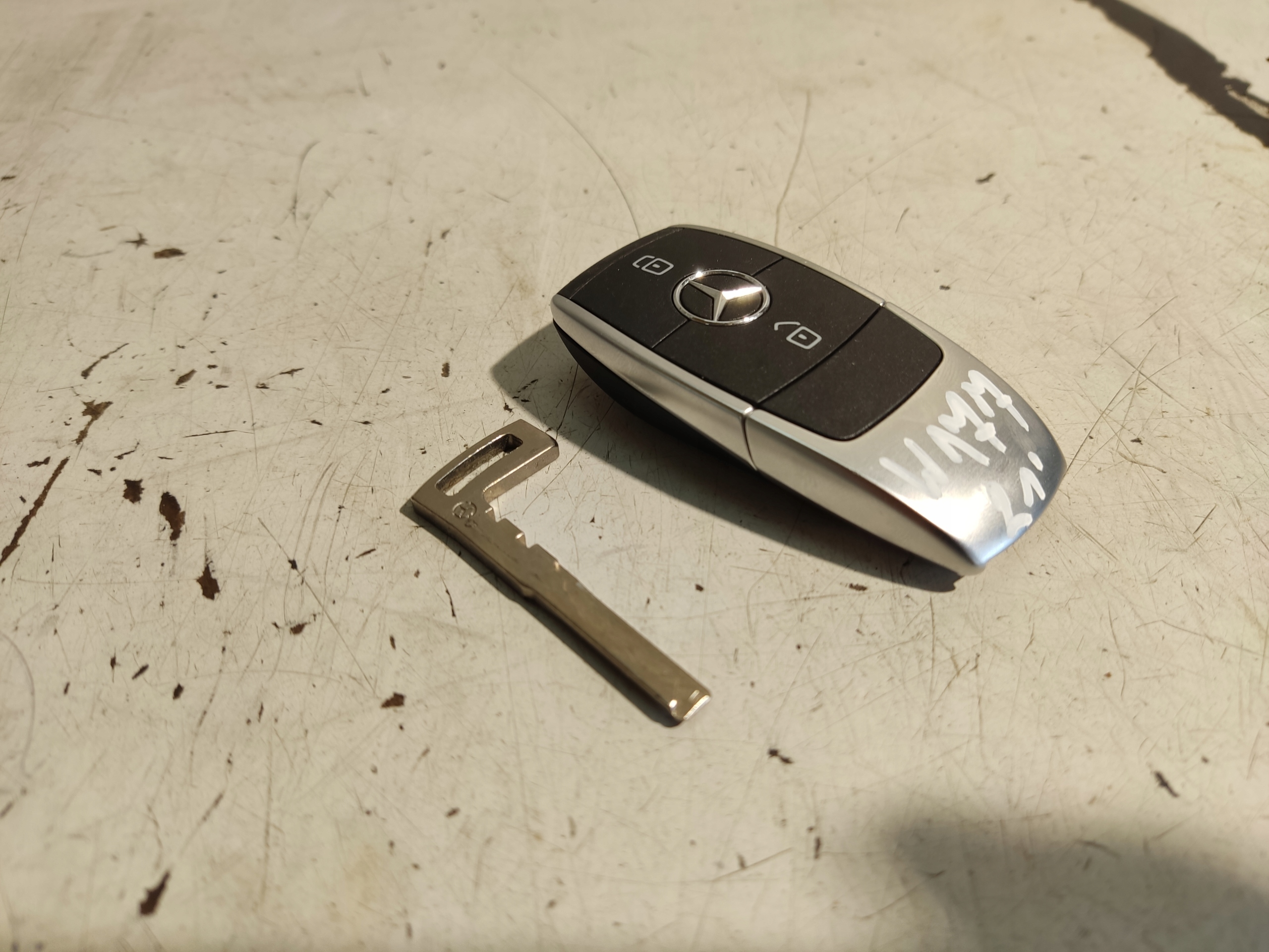 MERCEDES W177 KLUCZYK PILOT KEYLESS Producent części Mercedes-Benz OE