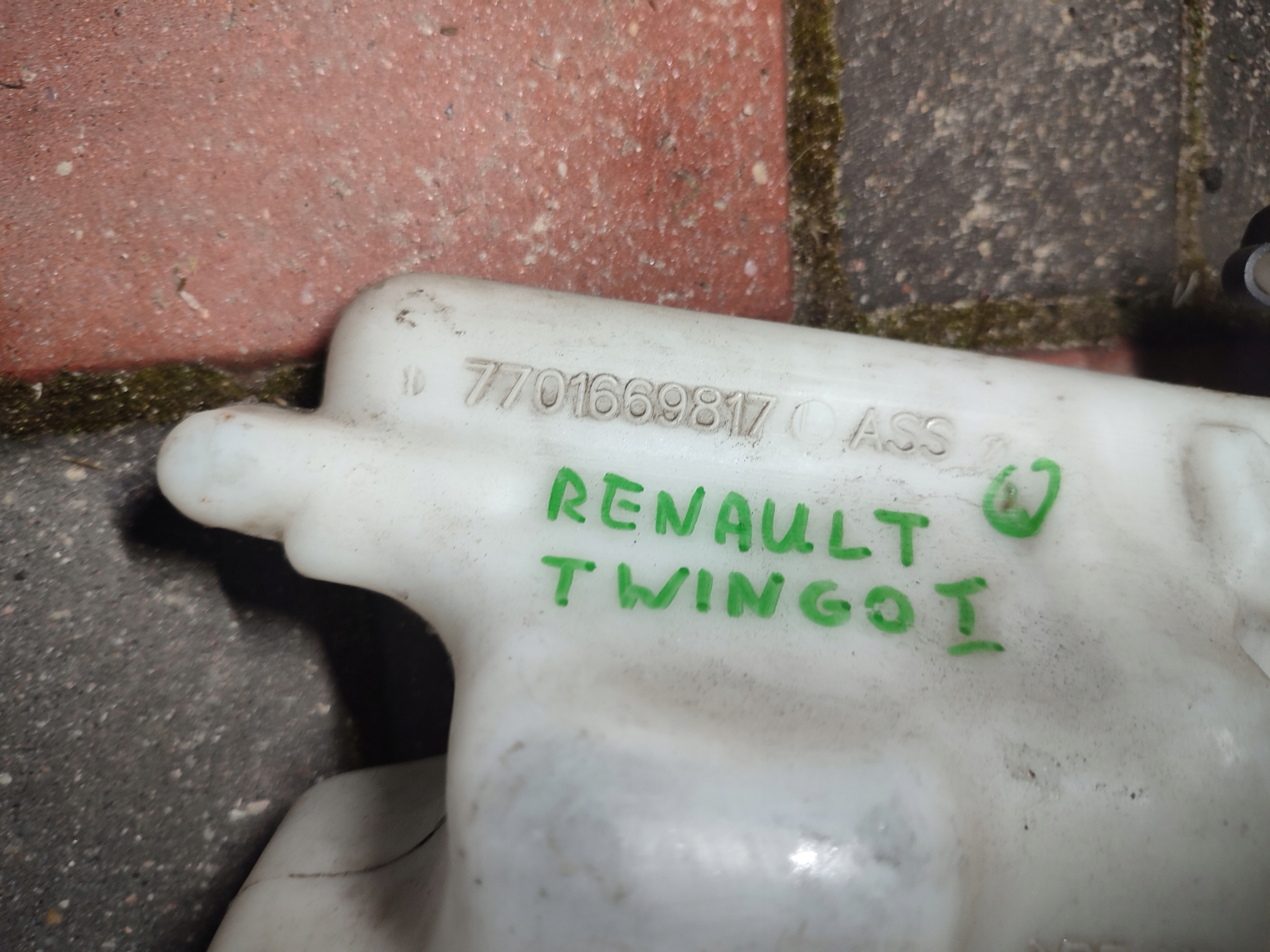 washer fluid tank RENAULT TWINGO 7700817588
