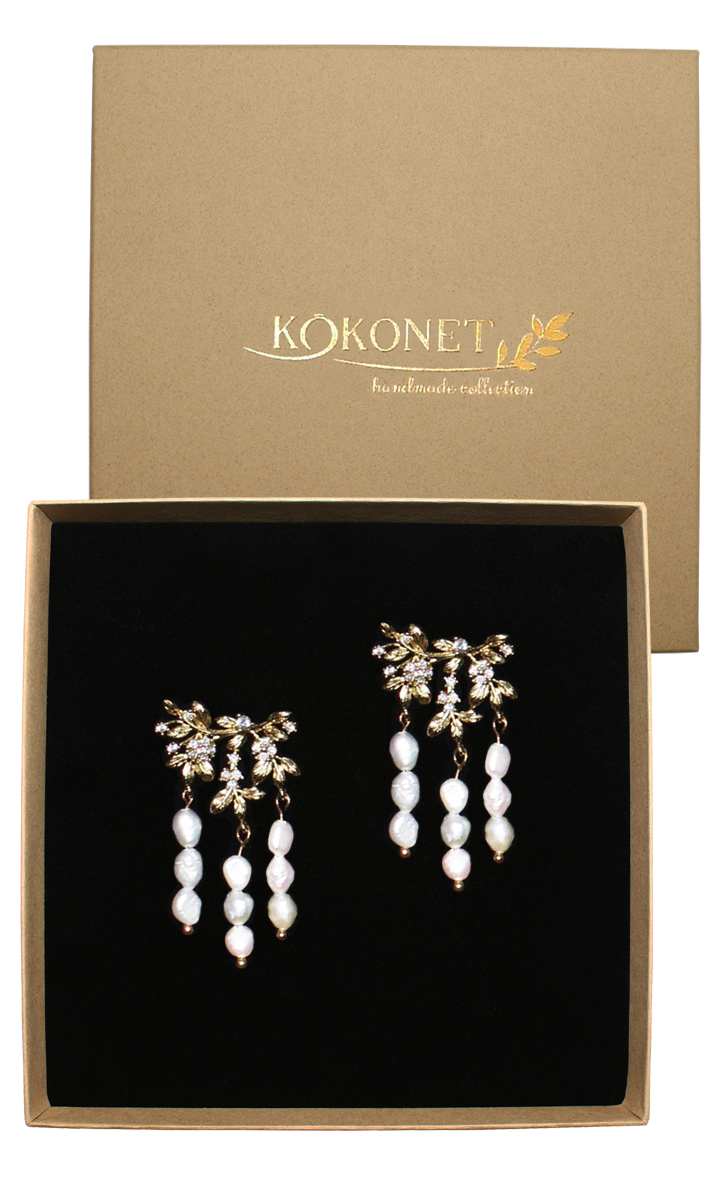 Náušnice se sladkovodními perlami, ručně vyráběné, pozlacené závěsné šňůry