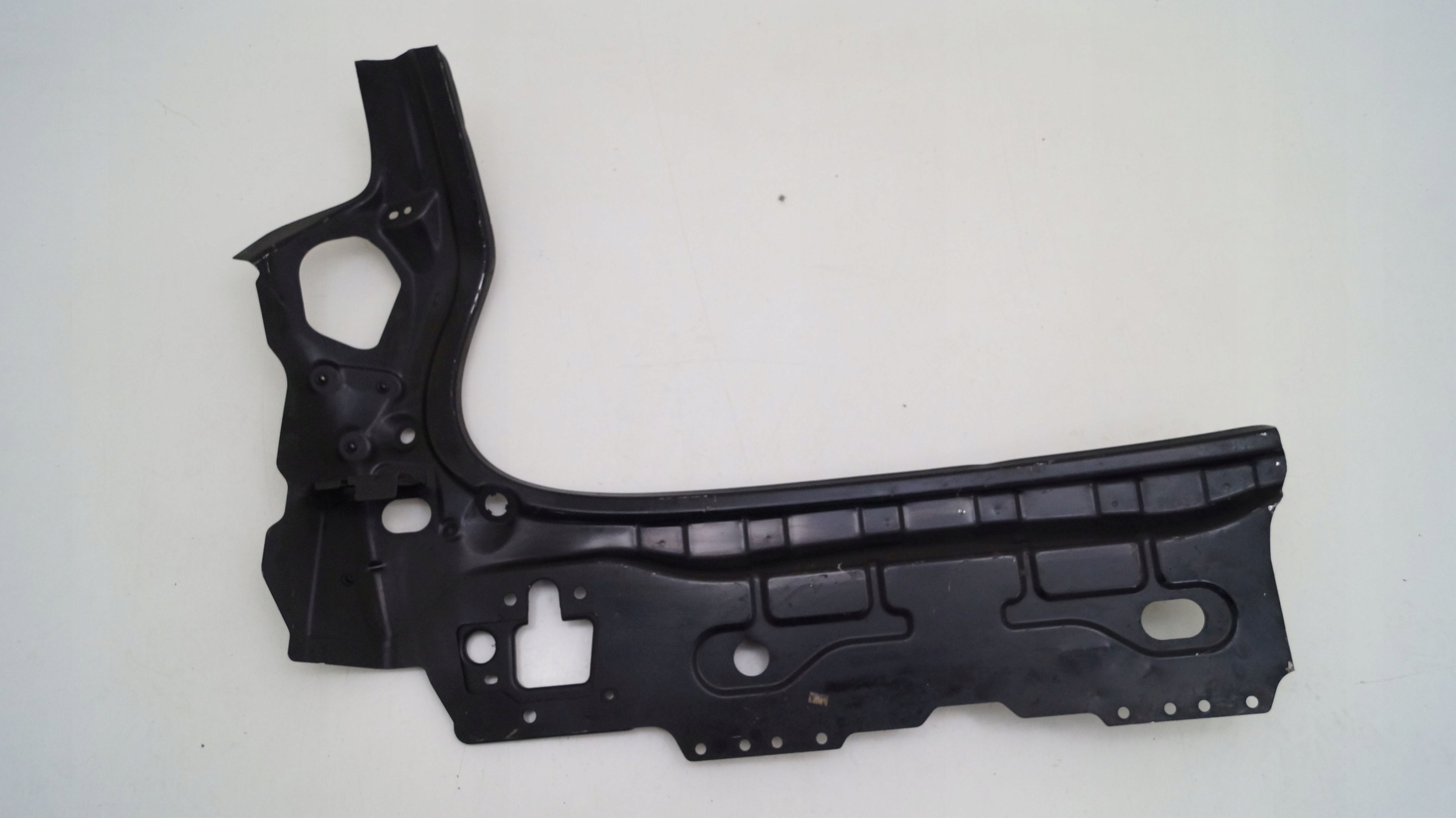 VOLVO V60 10-18 PAS TYLNY TYŁ ŚCIANA Producent części Volvo OE