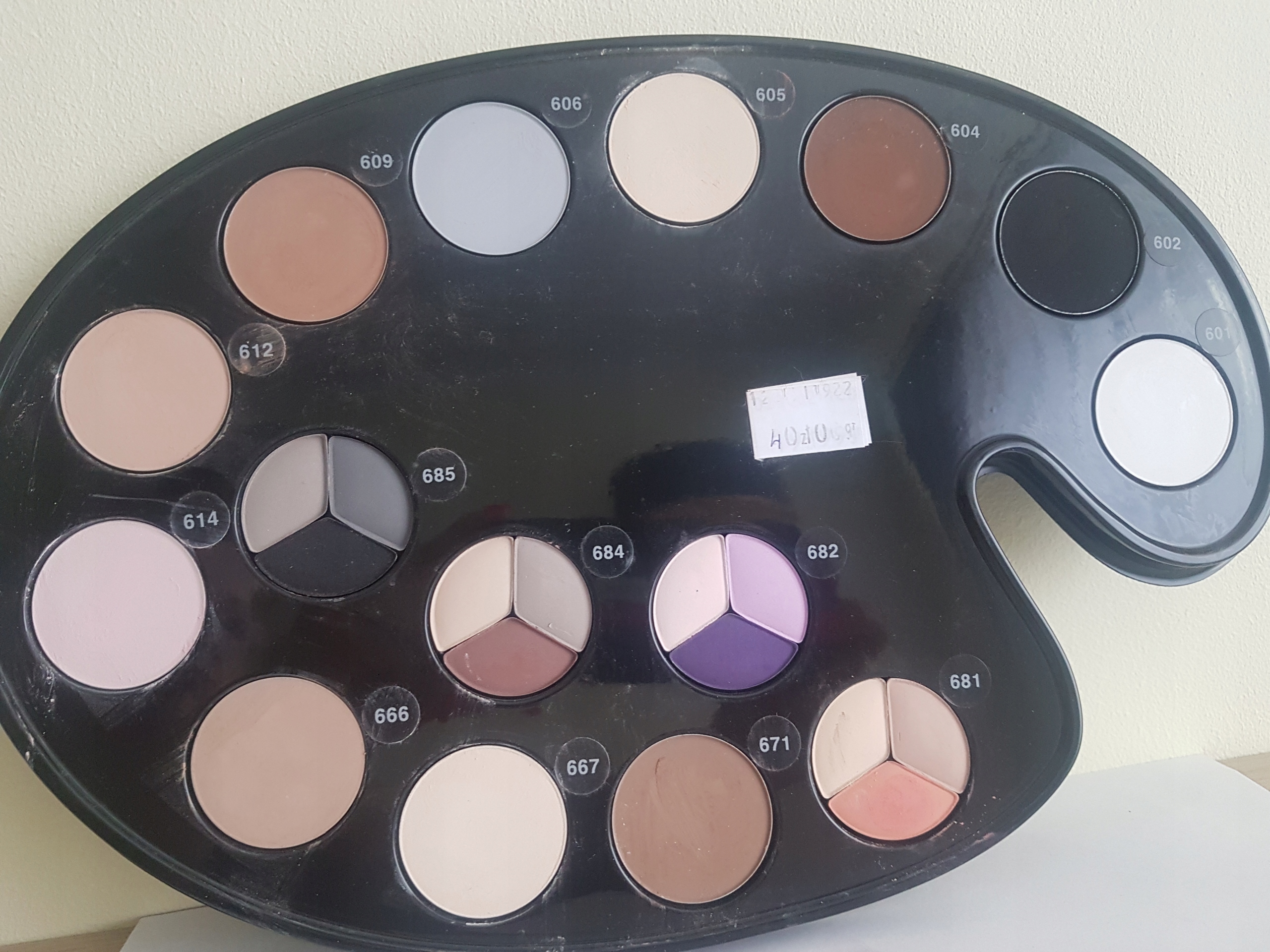 PAESE paleta cieni matowe 15 sztuk