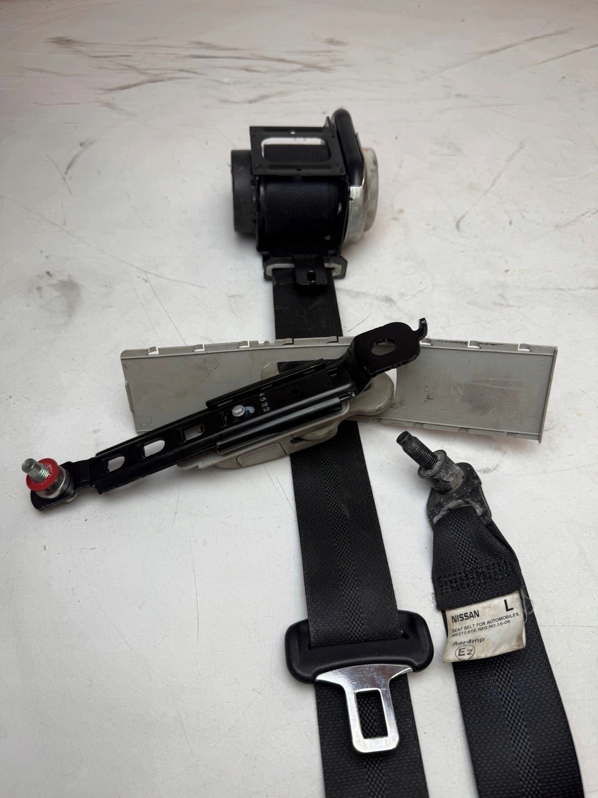 tension belt safety front front left Nissan Pulsar