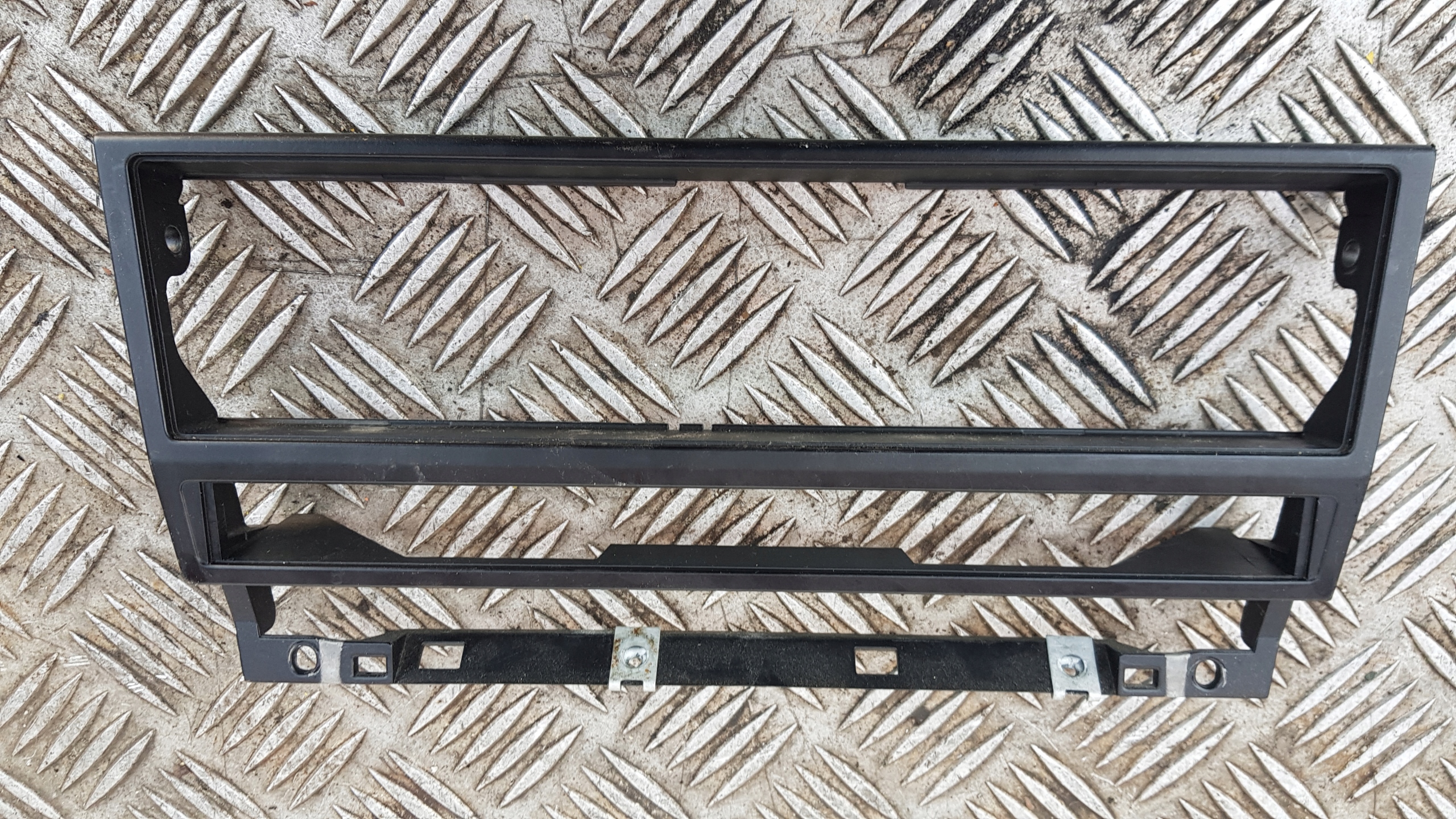 BMW 5 E39 okvir PANEL RADIA 8247302