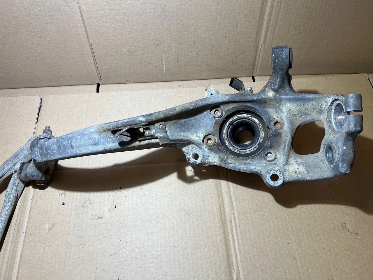 AUDI otoč levá přední levý předek ramene 4G0407241C 8K0407257ABS