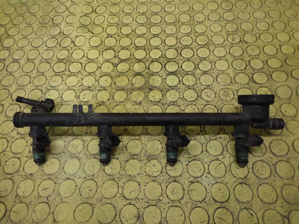 RENAULT LAGUNA II 2.0 Rampe injection 7700107405