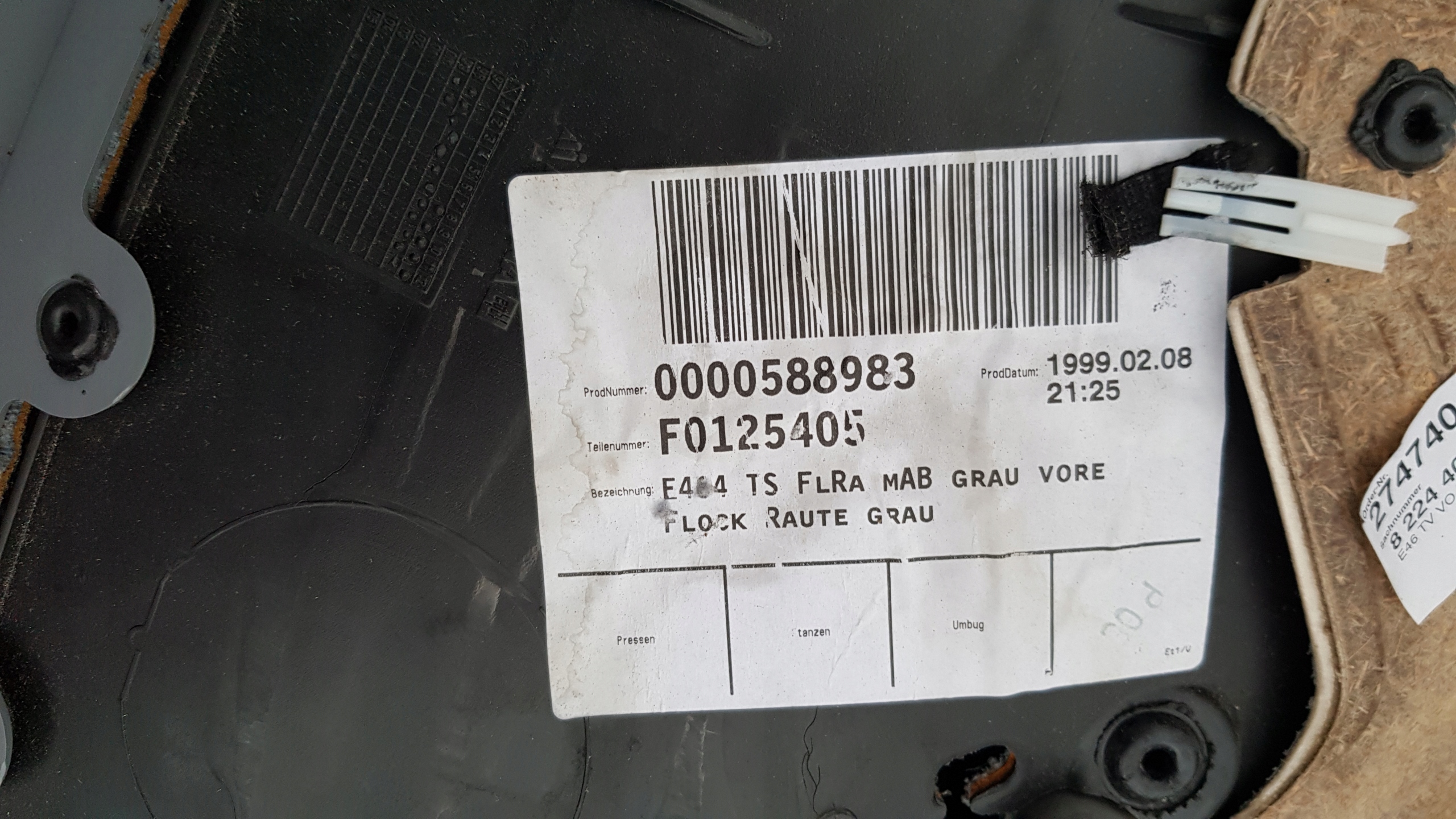 BMW E46 BOCZEKA tapacír pravá předek