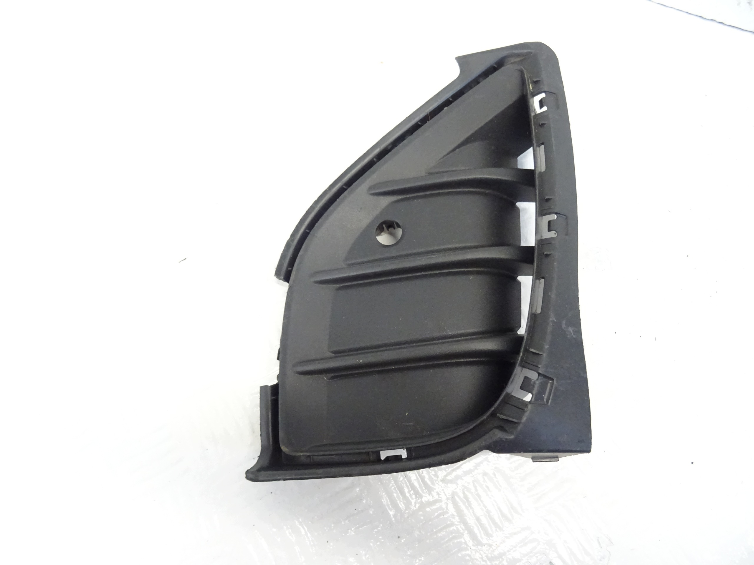 grid of a bumper right front VOLKSWAGEN ID4 ID.4 11A807820