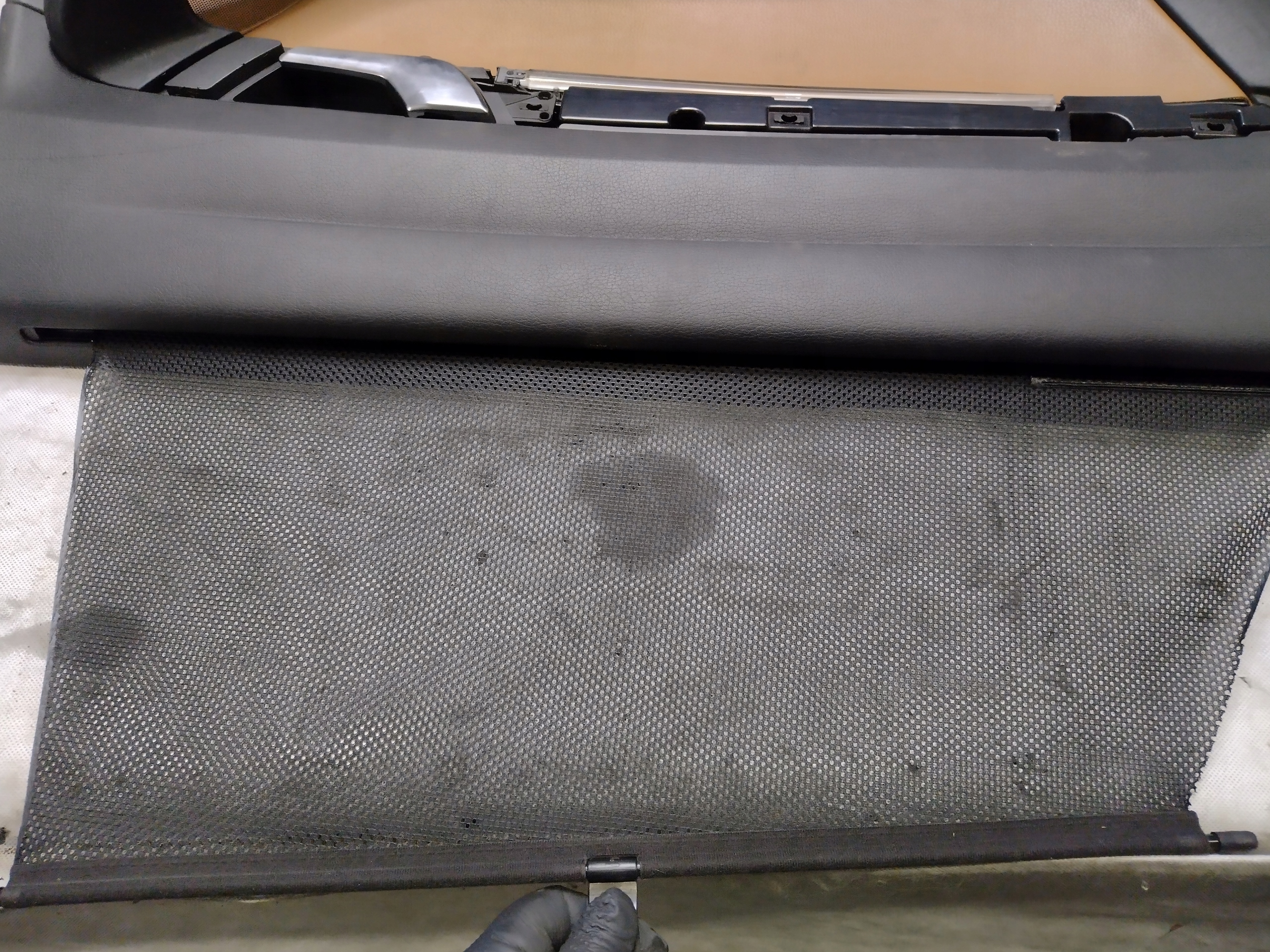 side door blinds left rear part Audi A6 C6 sedan 4F0867305