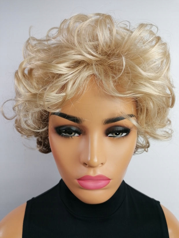 Dámská paruka Barbara klasická blond krátká kudrnatá