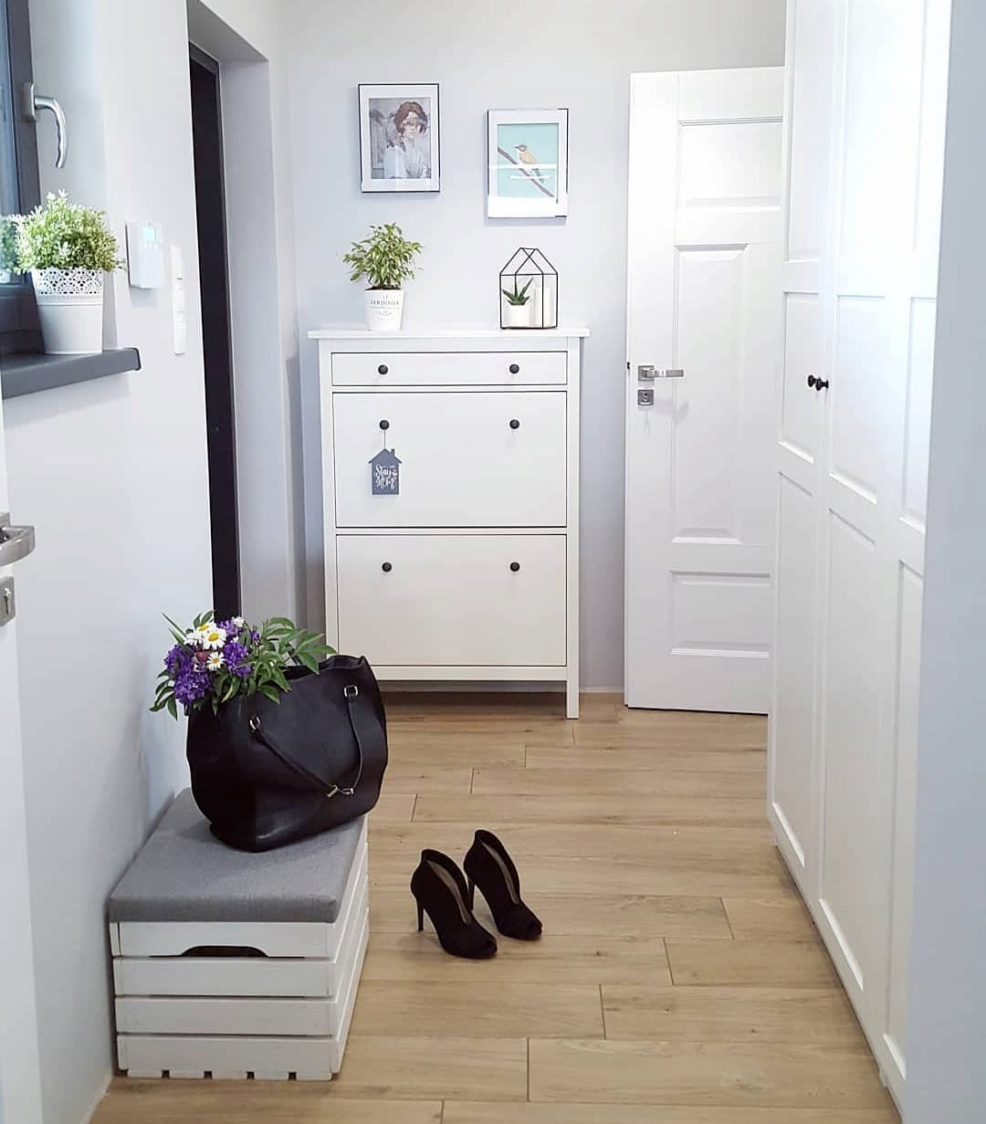 Pufa tapicerowana Eskrzynka odcienie szarości Wysokość mebla 35 cm