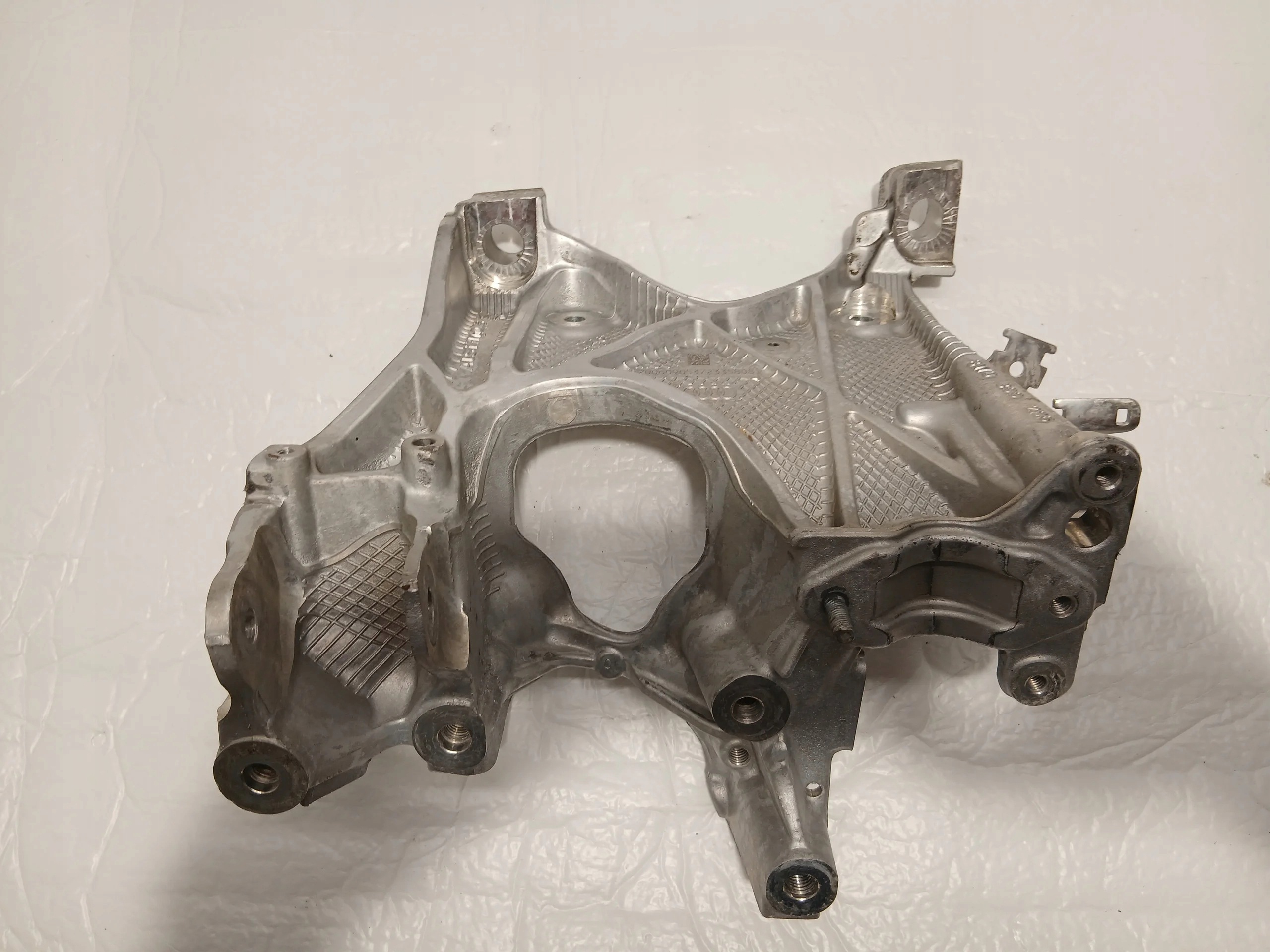 AUDI A4 B9 LIFT support holder of the engine right front 8W0399296E