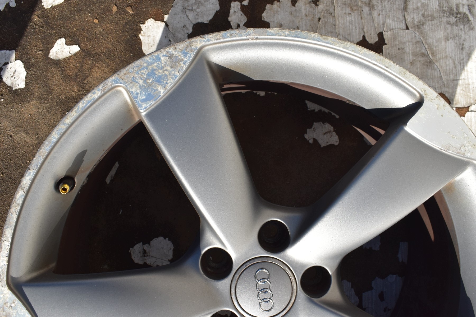 disk hliníkový AUDI 8,5" x 19" 5x112 ET43 8K0601025AR