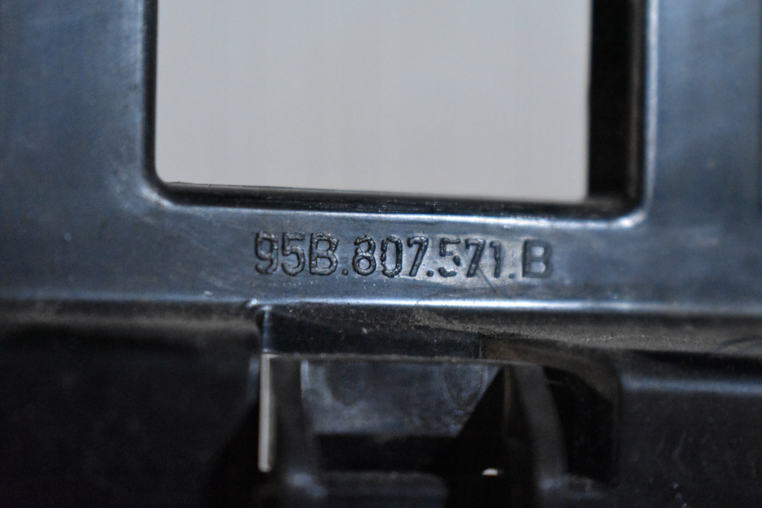 IDEALNY bumper bracket rear left PORSCHE MACAN 1