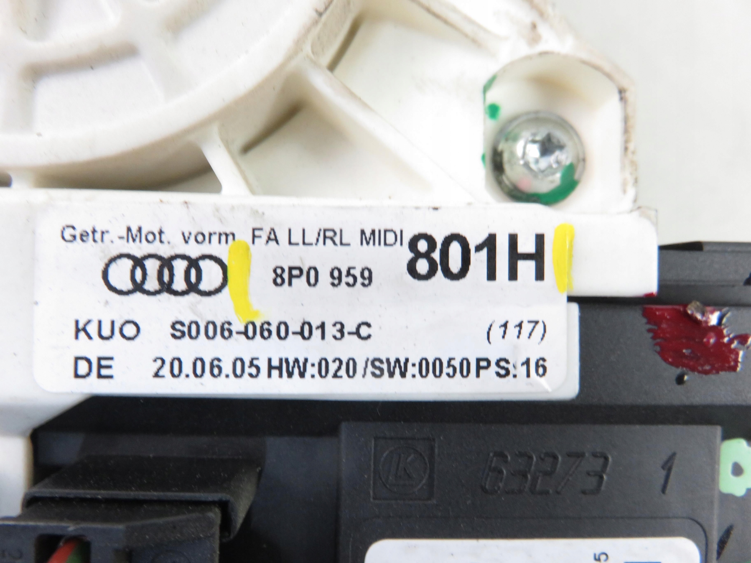 PODNOŚNIK SZYBY LEWY PRZEDNI 3D AUDI A3 (8P1) 8P0959801H Producent części Audi OE