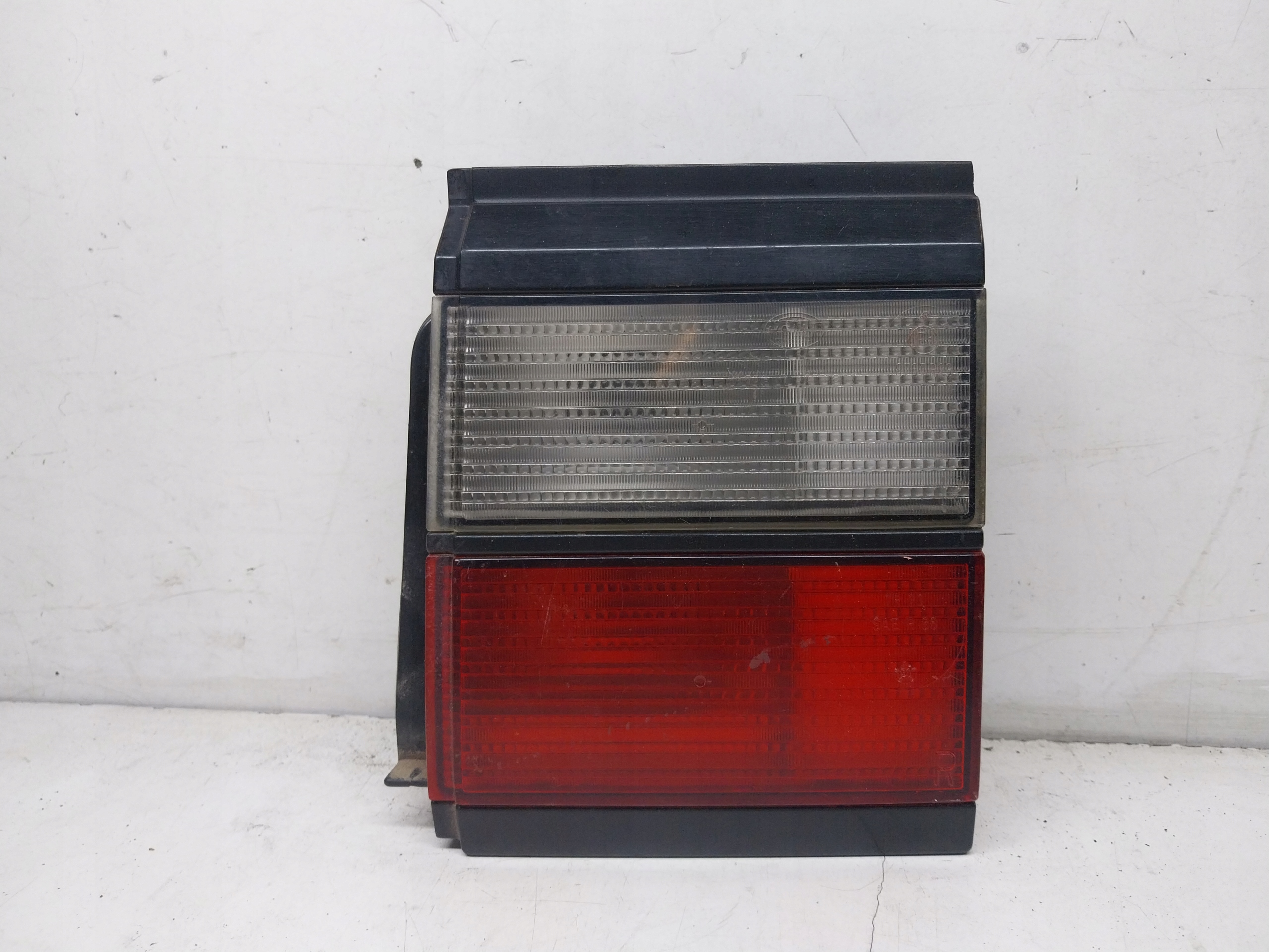 light rear left bonnet VW Passat B3 sedan 357945108