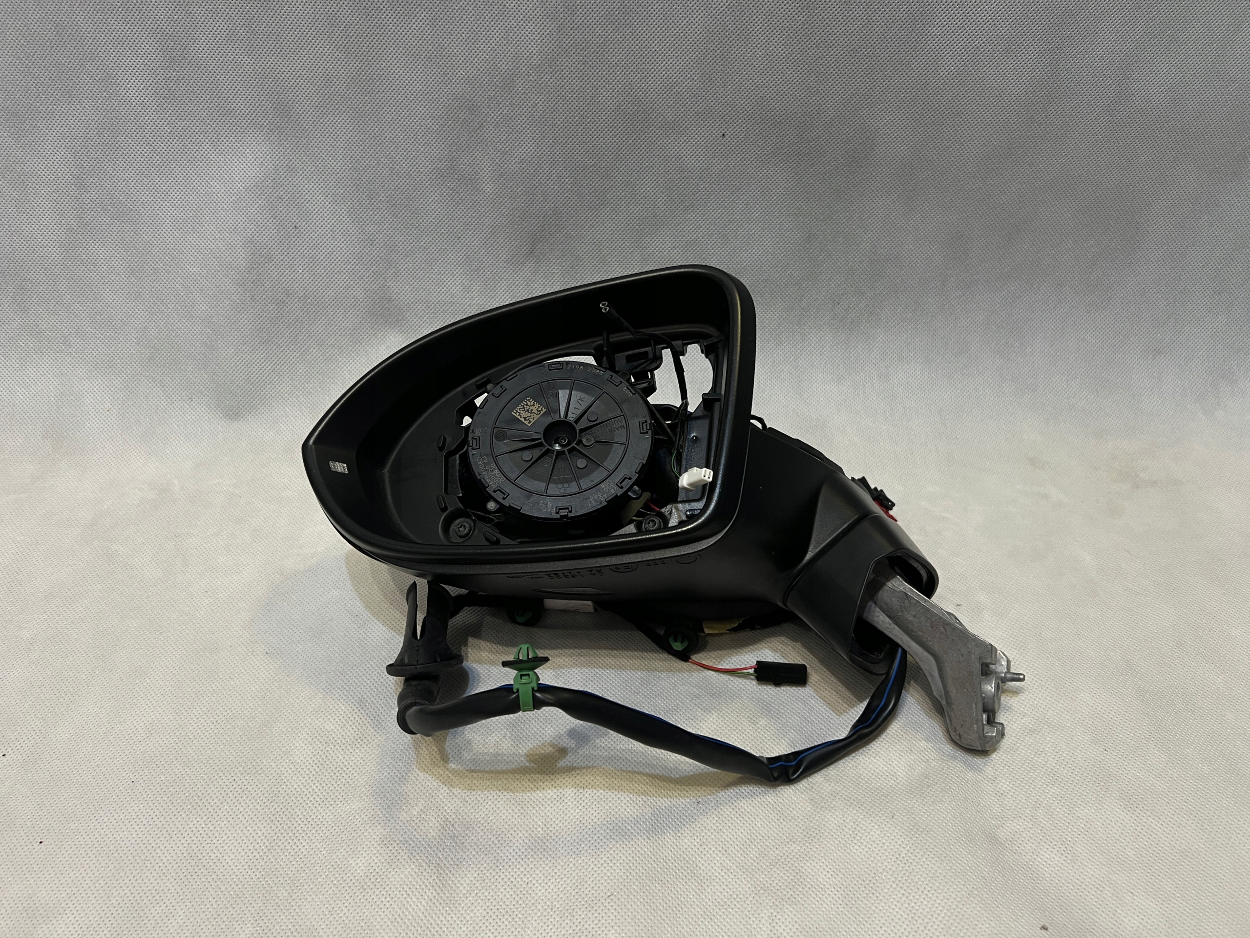 LUSTERKO LEWE VW PASSAT B8 9+2 PIN 3G1857501FR