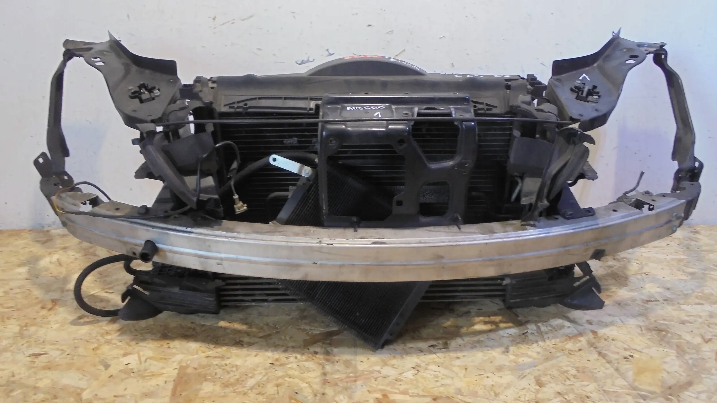 Передняя панель передний Mercedes КЛС W219 04- 3d