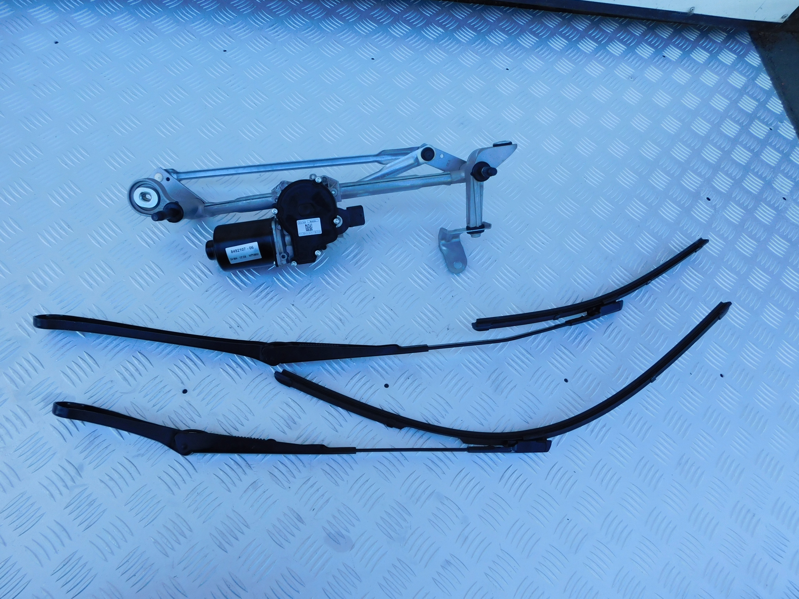 BMW SERIA 2 (U06) Active Wischergestänge ramiona komplet W284419
