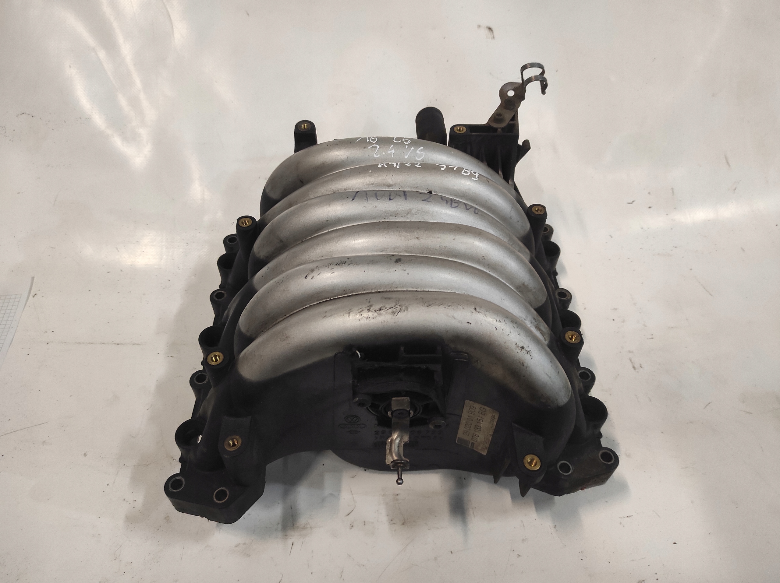 Audi A6 C5 2.4 V6 OE 078133151EG intake manifold