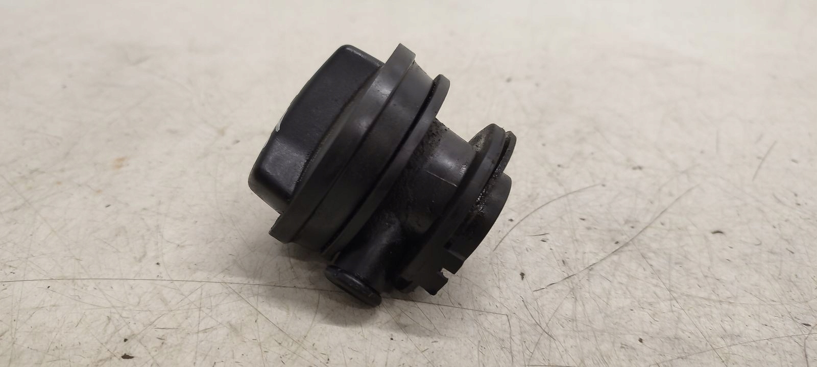 cup tanks oil VW Golf IV 1,6 FSI