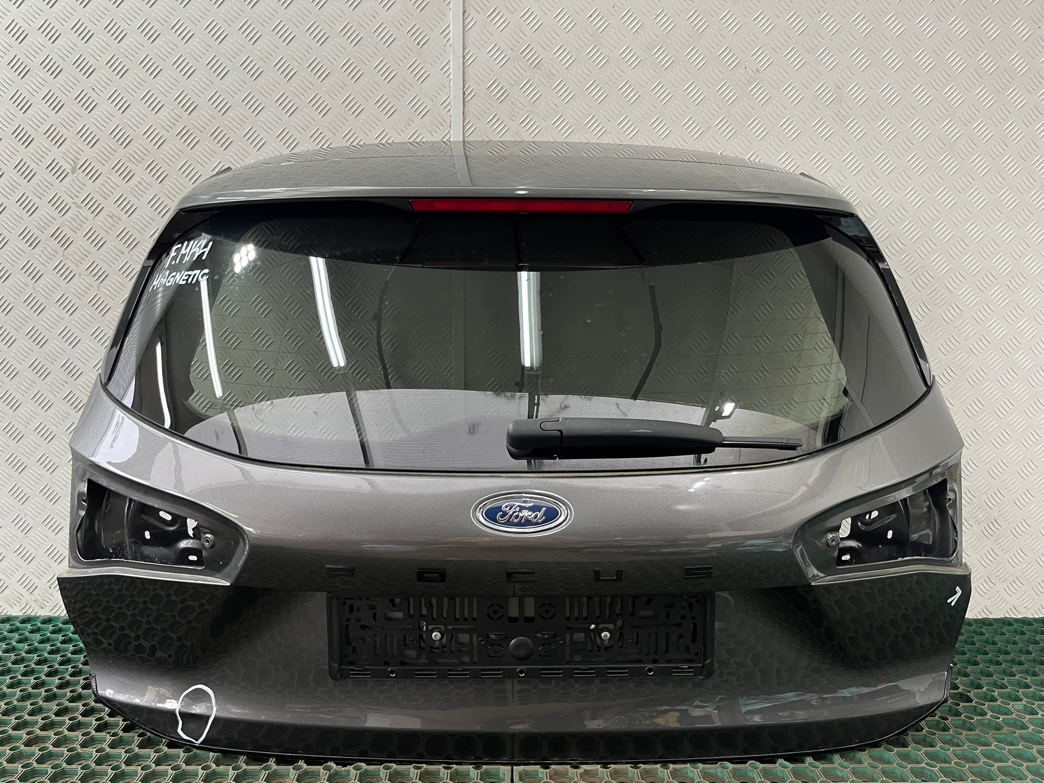 FORD FOCUS MK4 18-22 KOMBI boot doors boot colour MAGNETIC GREY