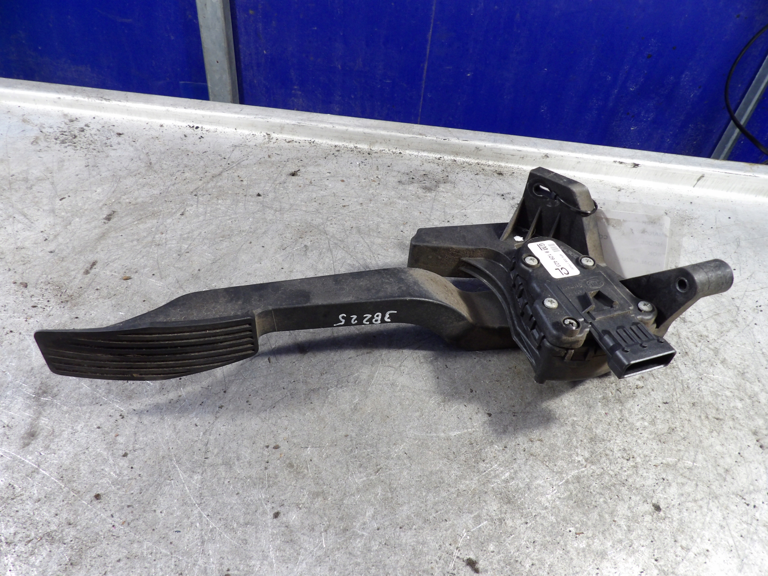Opel Corsa C accelerator pedal 1,2B 9129423CL 6PV008110-00