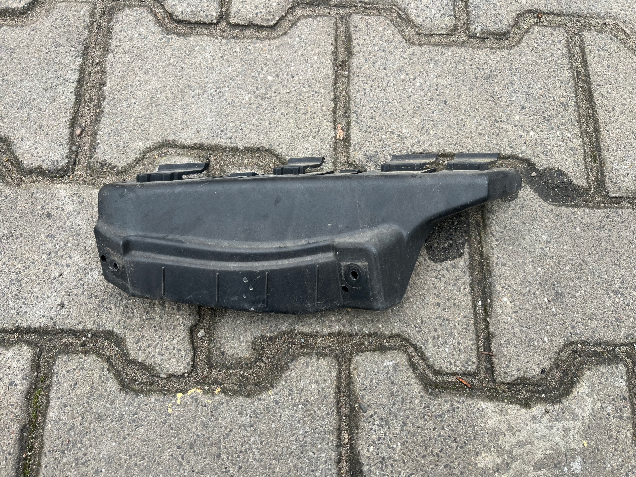 Hyundai I20 and 1.4 bumper bracket left front