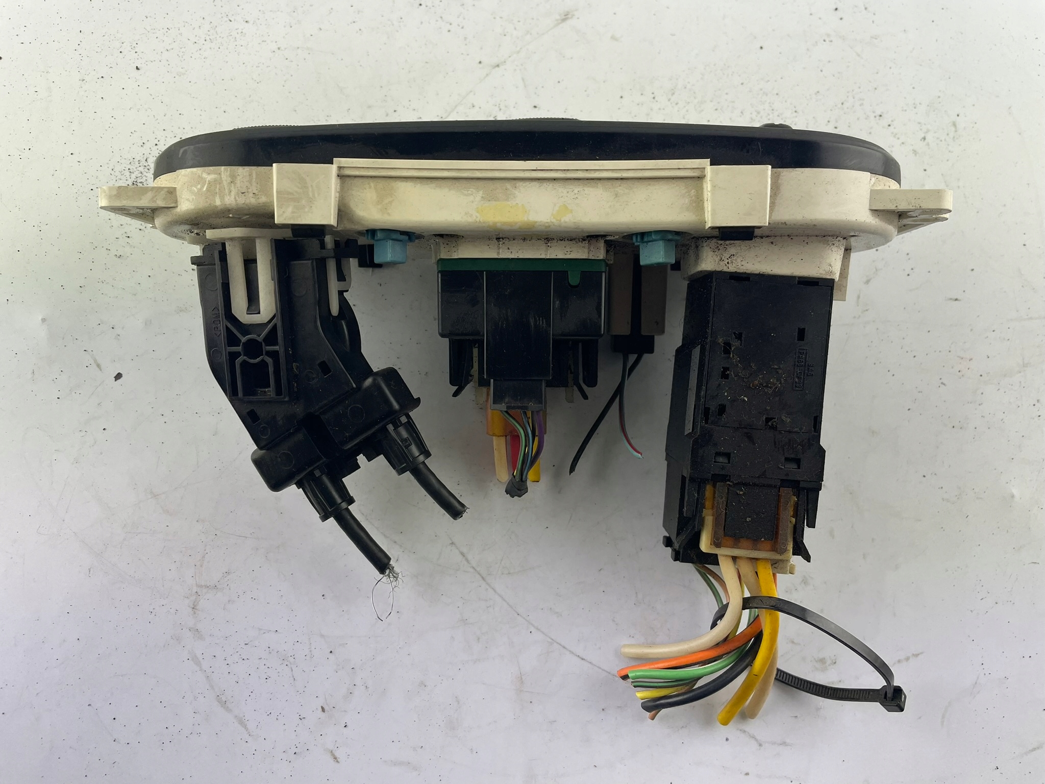 Panel BOCCHETTE YL8H-19980-D Mazda Tribute EP europejski