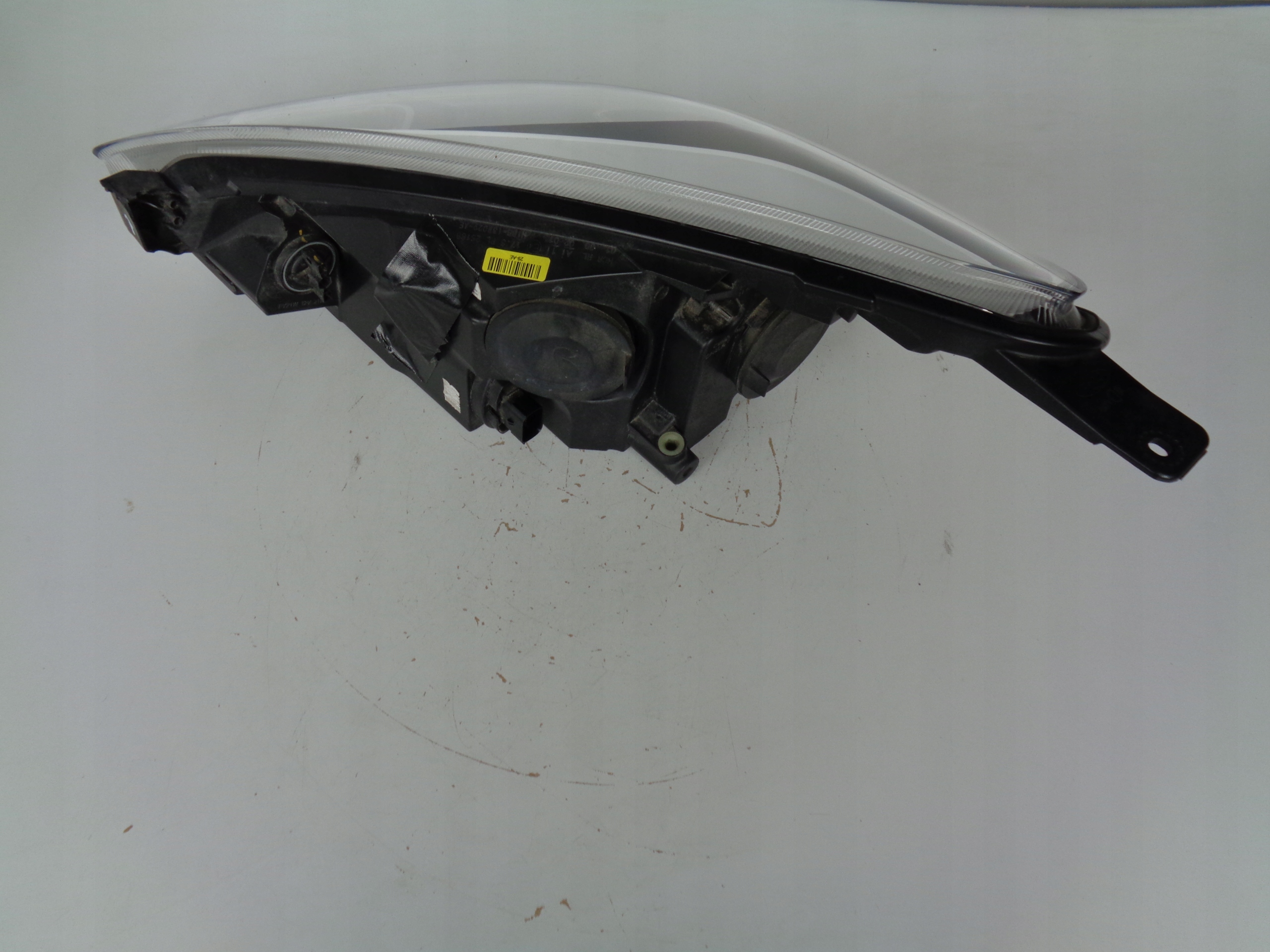 light right REFLEKTOR FORD FIESTA MK8 17