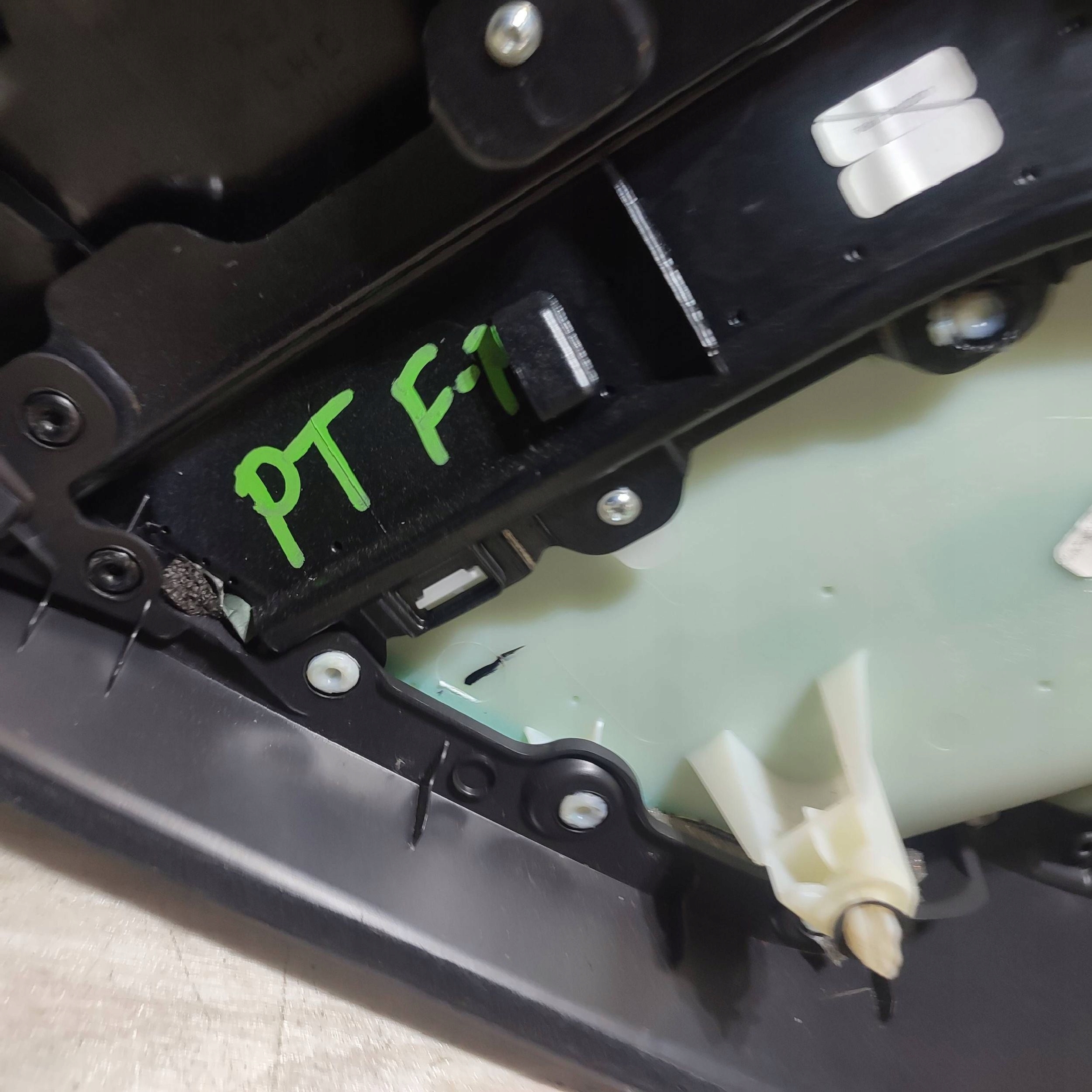 side rear coupe rear part side right Jaguar F-Pace HK8320986