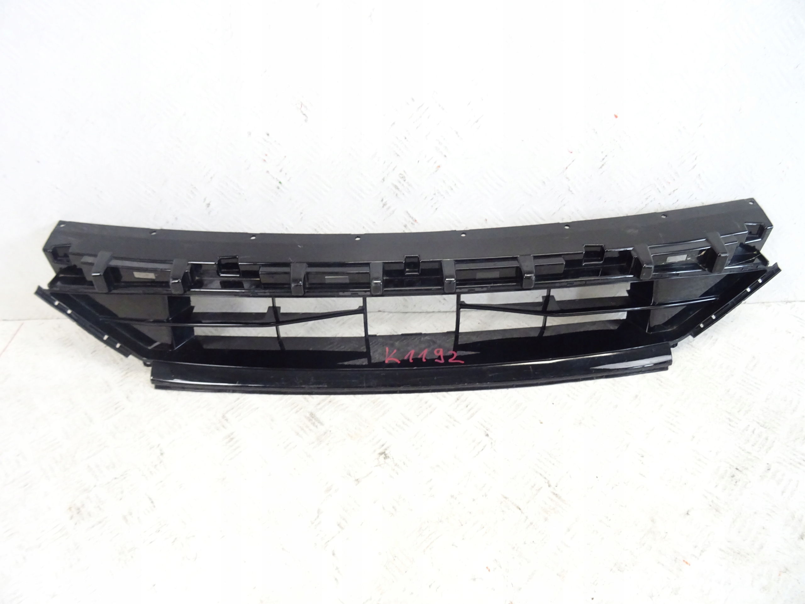 grid of a bumper front front central FORD KUGA MK3 ST-LINE LV4B-17K945-S