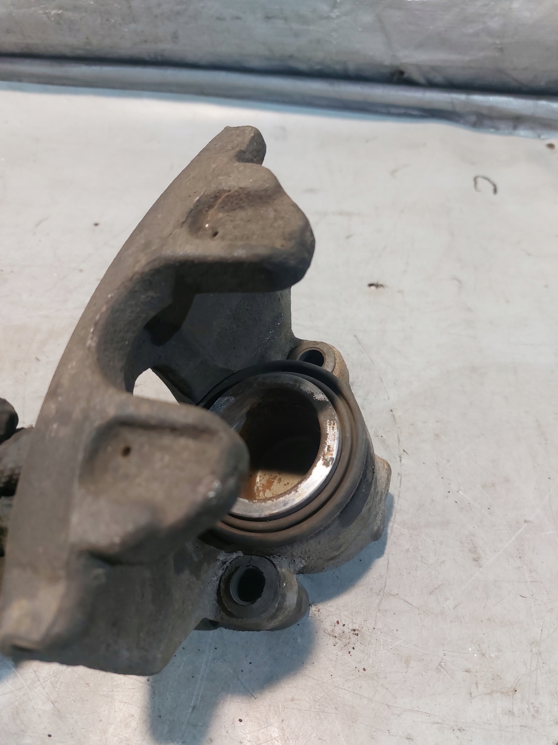 caliper brake left front AUDI A6 C5 2.5TDI