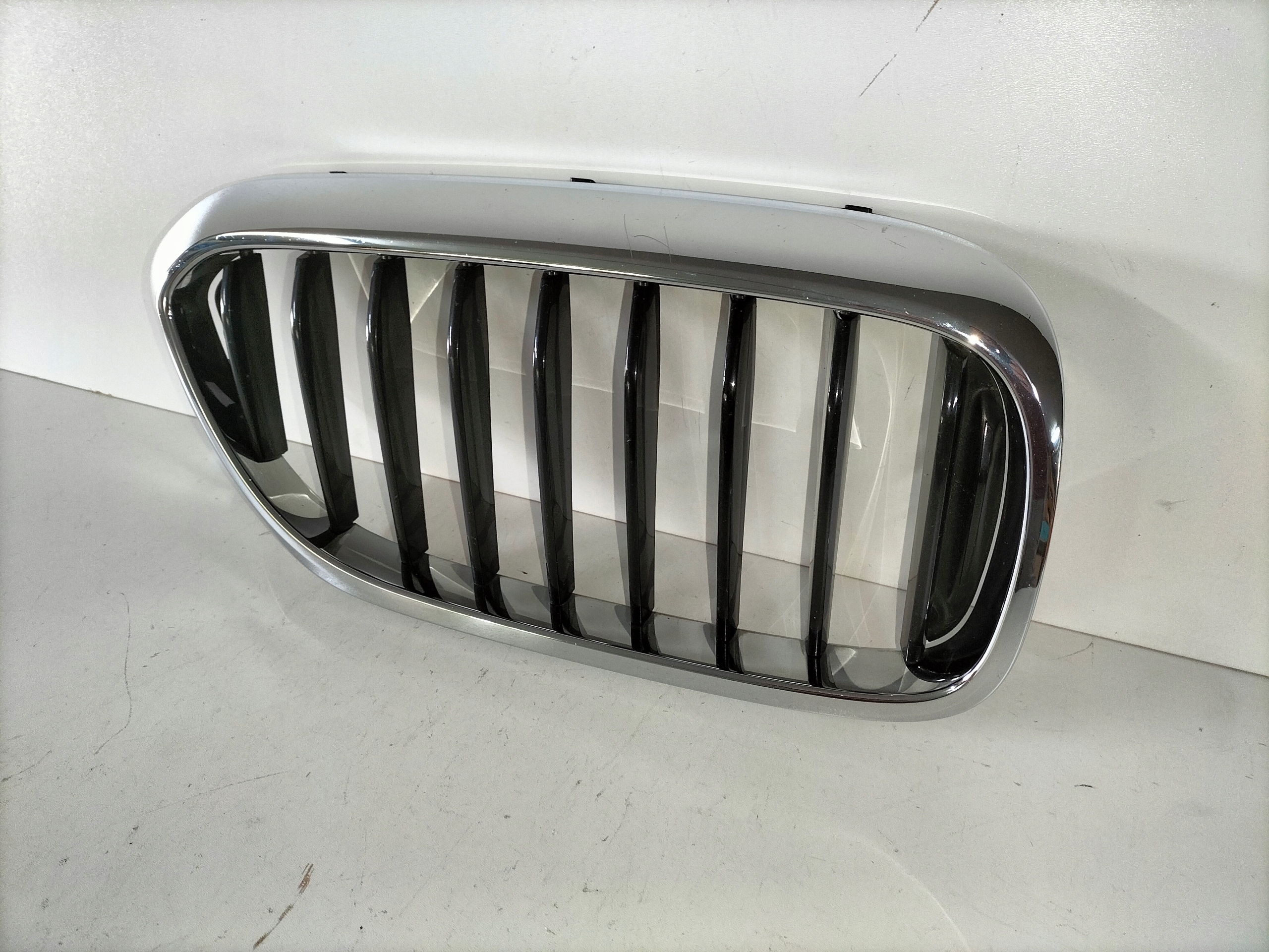 maska bubreg desna BMW 5 G30 G31 17